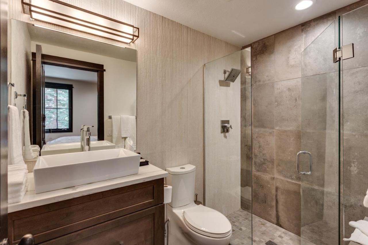 Walk To The Slopes! Completely Remodeled With 5-star Finishes And Private Hot Tub! *
