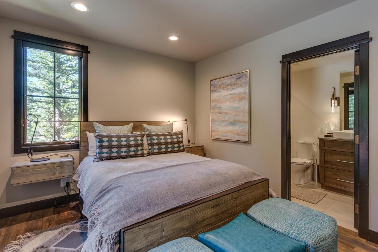 Walk To The Slopes! Completely Remodeled With 5-star Finishes And Private Hot Tub!