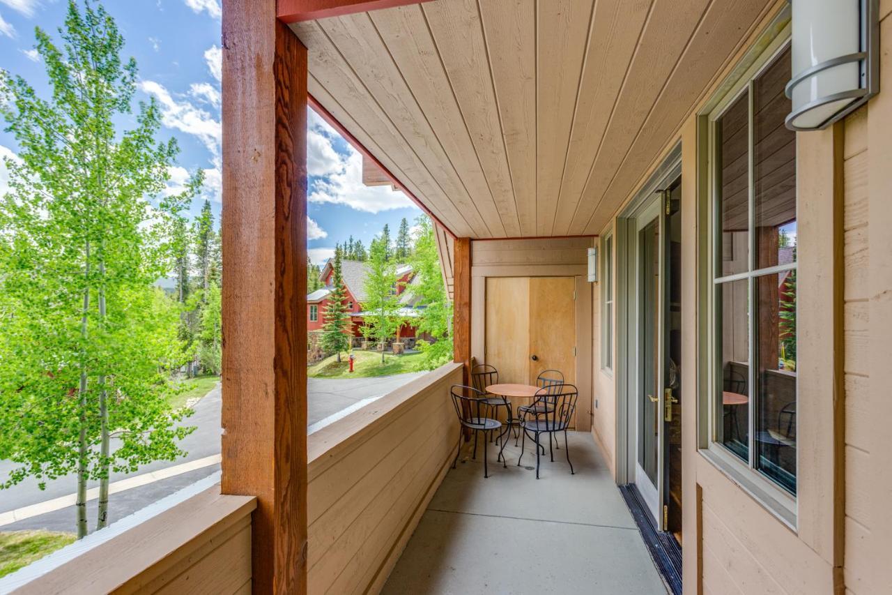 Walk To The Slopes! Completely Remodeled With 5-star Finishes And Private Hot Tub! Holiday home