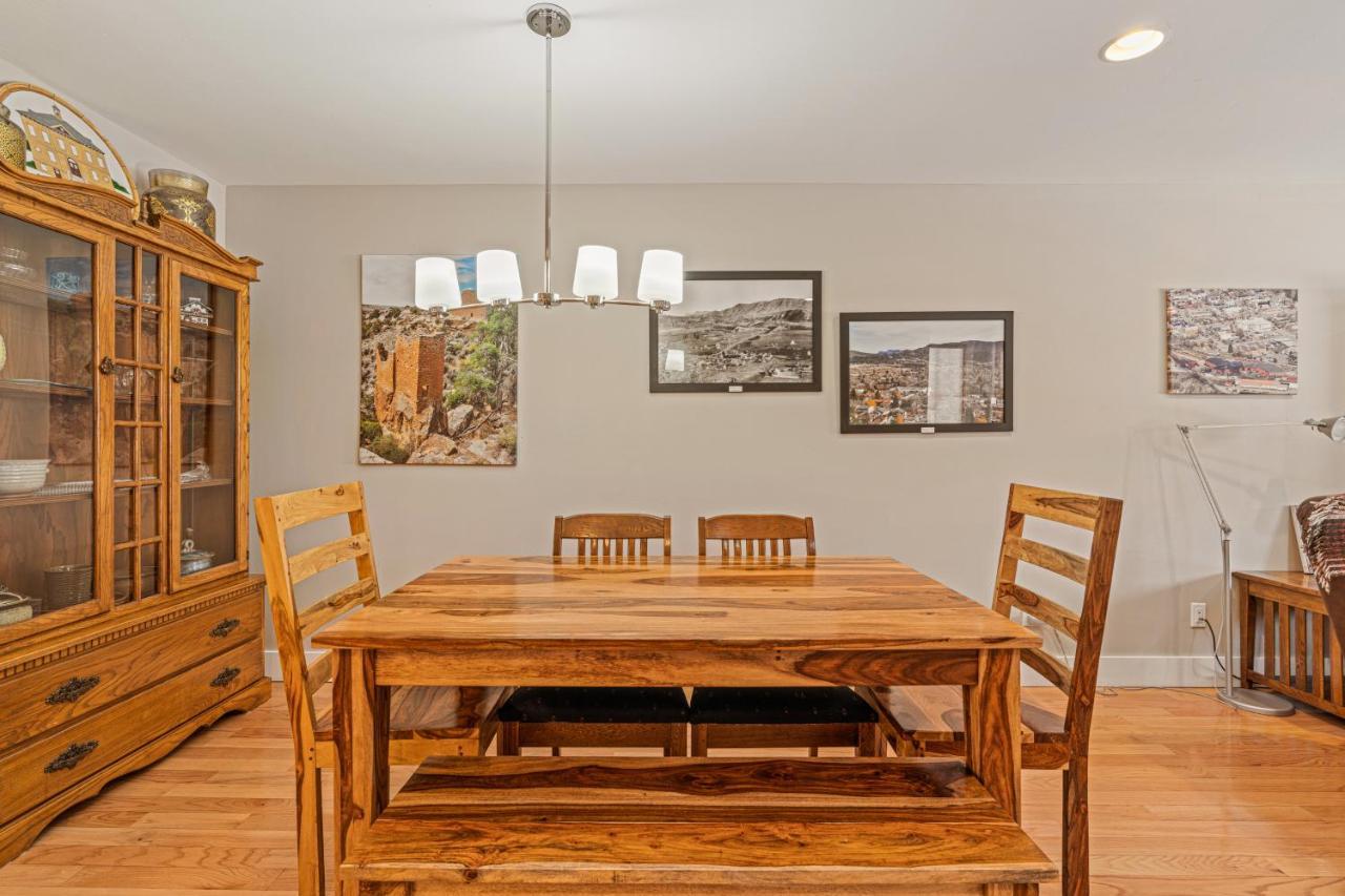 Deluxe Townhome Holiday home