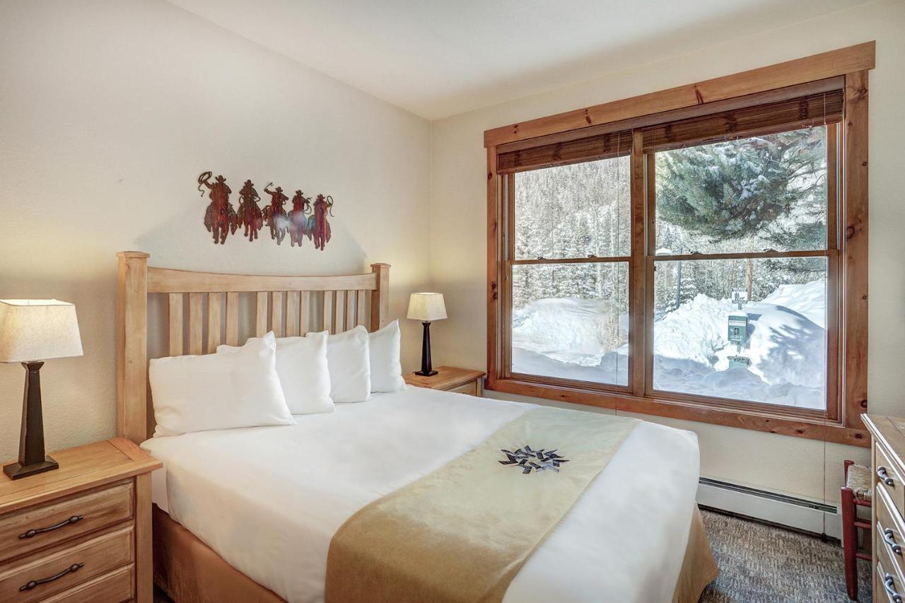 Resort East By 3*