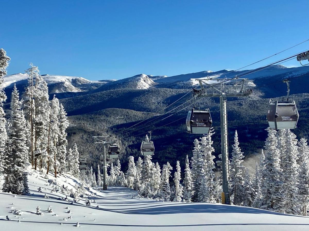 Ski-in/ski-out Luxury Condo: Mountain Views & Hot Tub Retreat * Winter Park