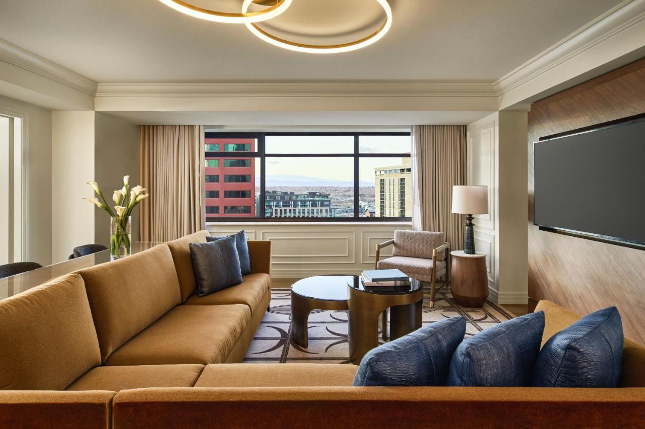 The Ritz-carlton,
