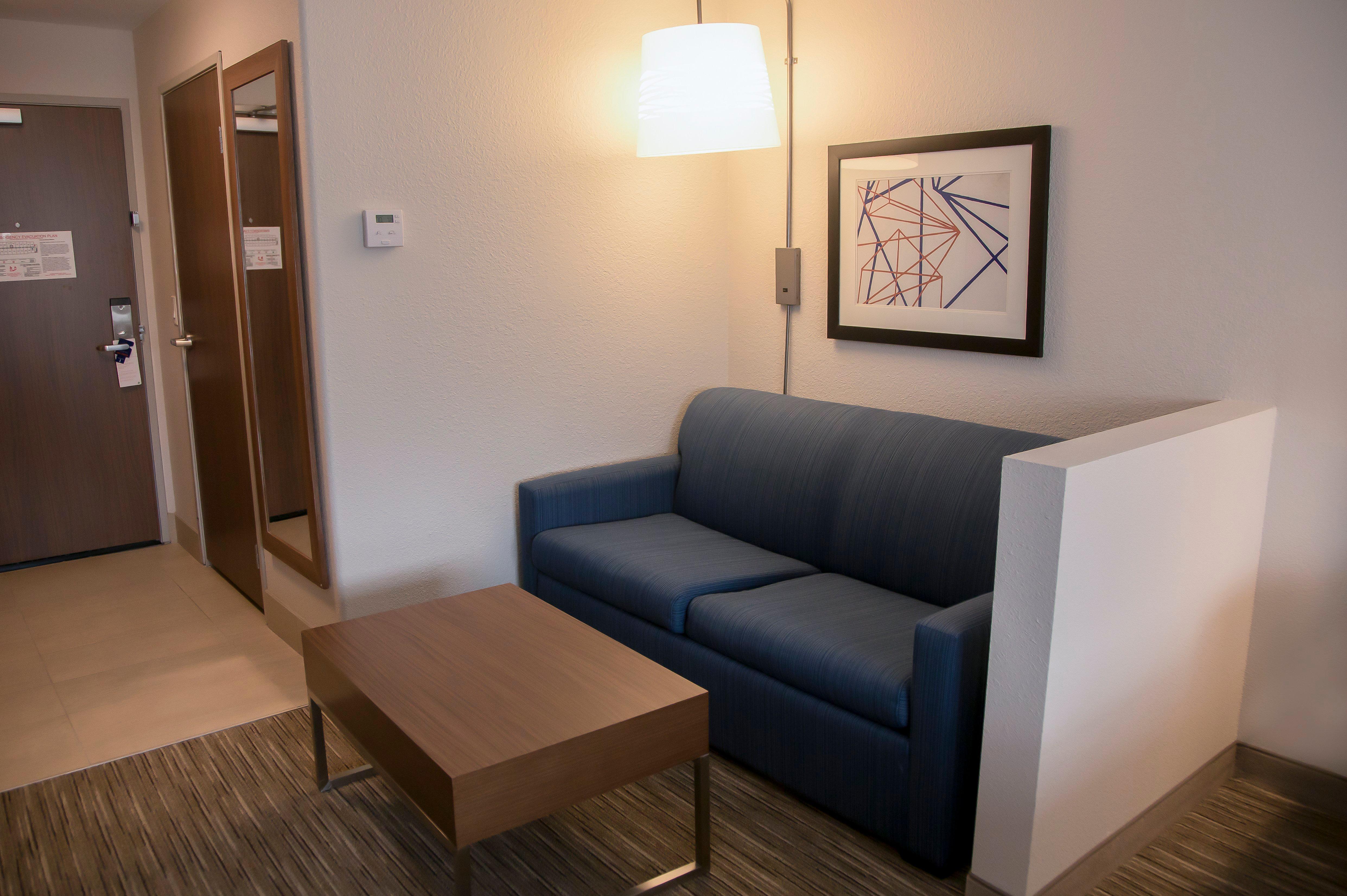 Hotel Holiday Express & North By Ihg 2*