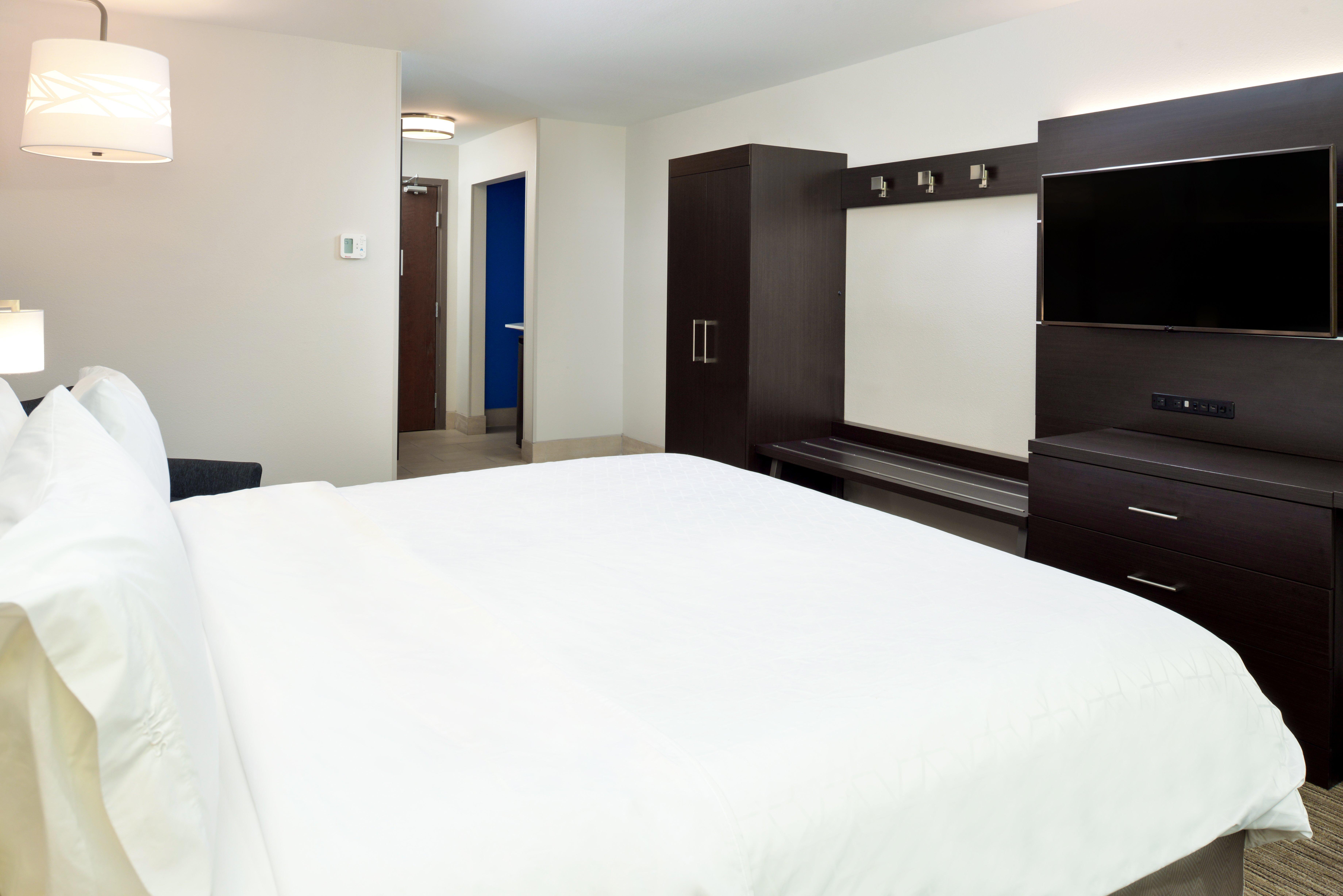 Holiday Express & By Ihg Hotel