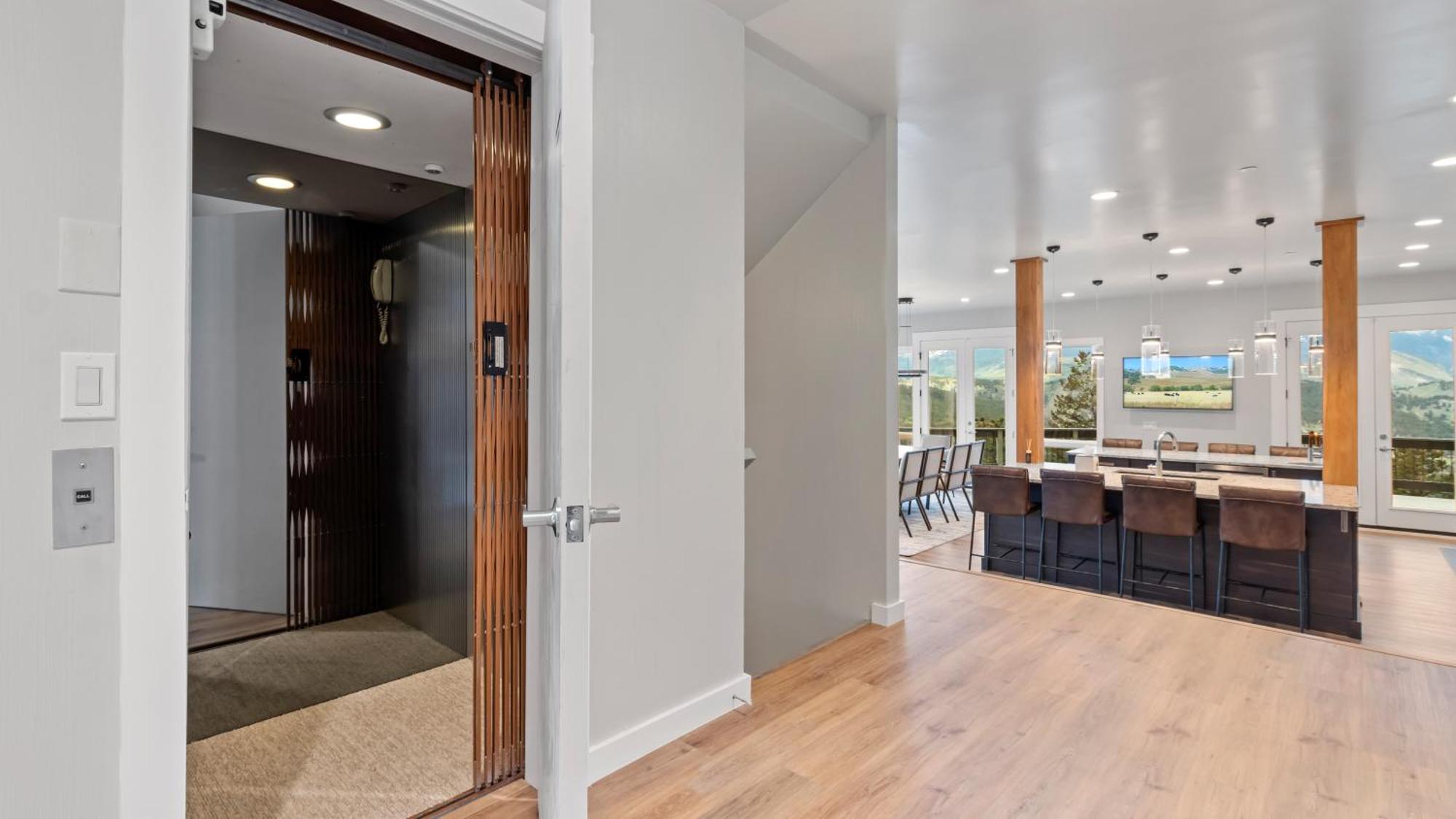 Holiday home Casa De Cristal-epic Views-hottub-sauna-sleeps 10-luxury Linens-stocked Kitchen Estes Park