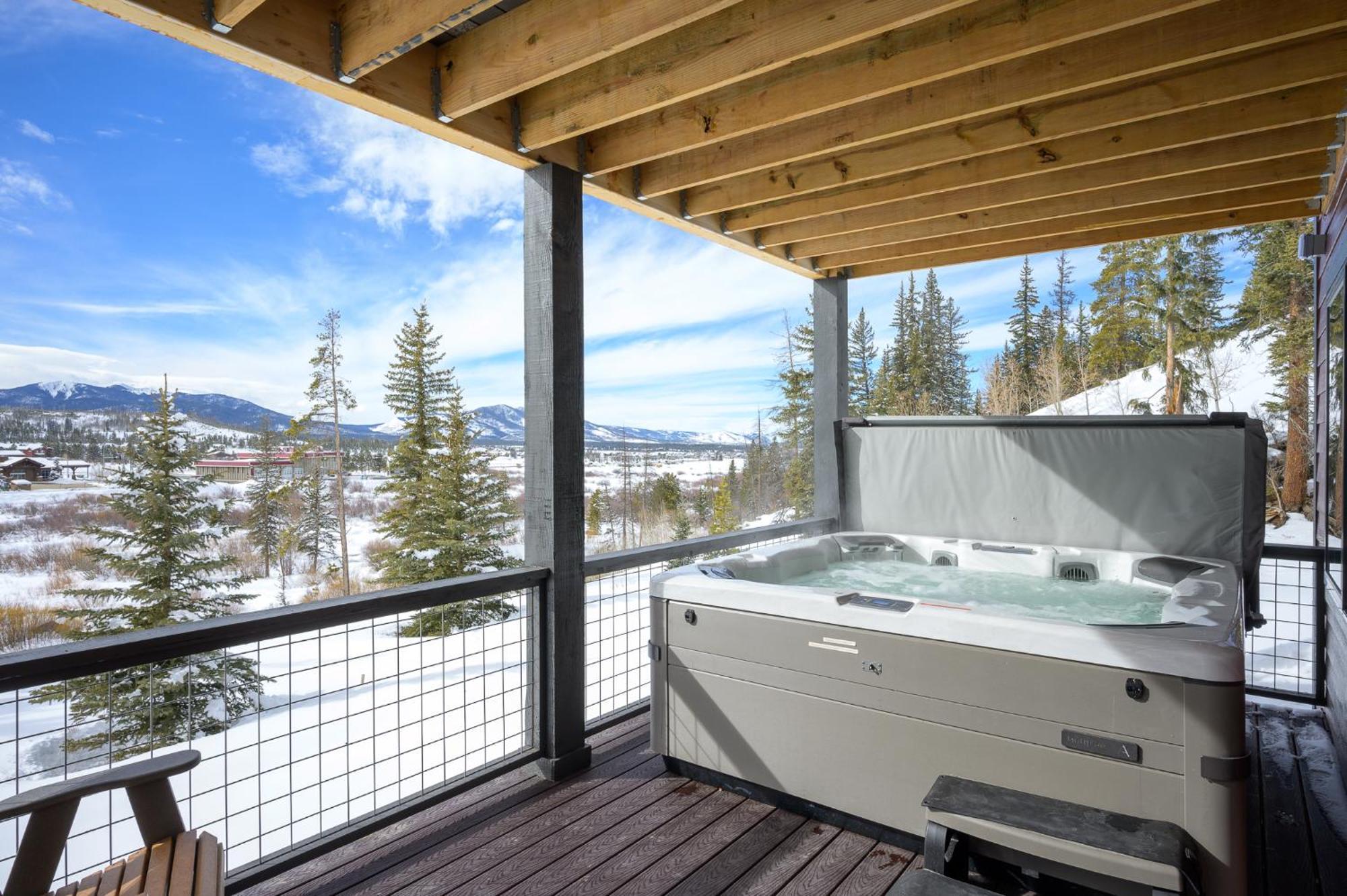 New Luxury River Run 129 / Great Views / Hot Tub / Price - $500 Free Activities Daily