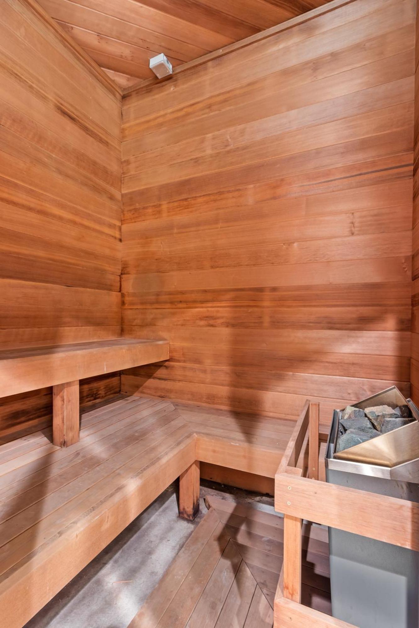 Casa De Cristal-epic Views-hottub-sauna-sleeps 10-luxury Linens-stocked Kitchen Estes Park