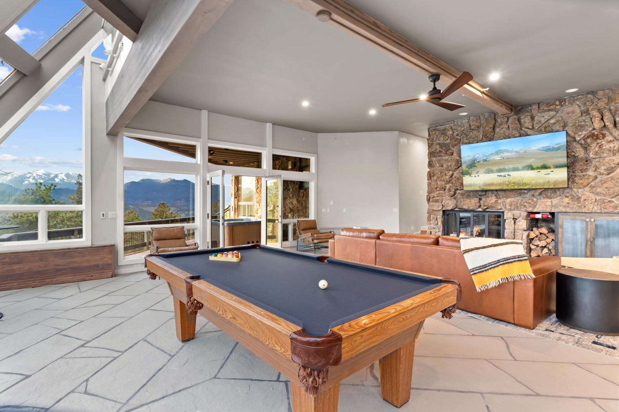 Holiday home Casa De Cristal-epic Views-hottub-sauna-sleeps 10-luxury Linens-stocked Kitchen Estes Park
