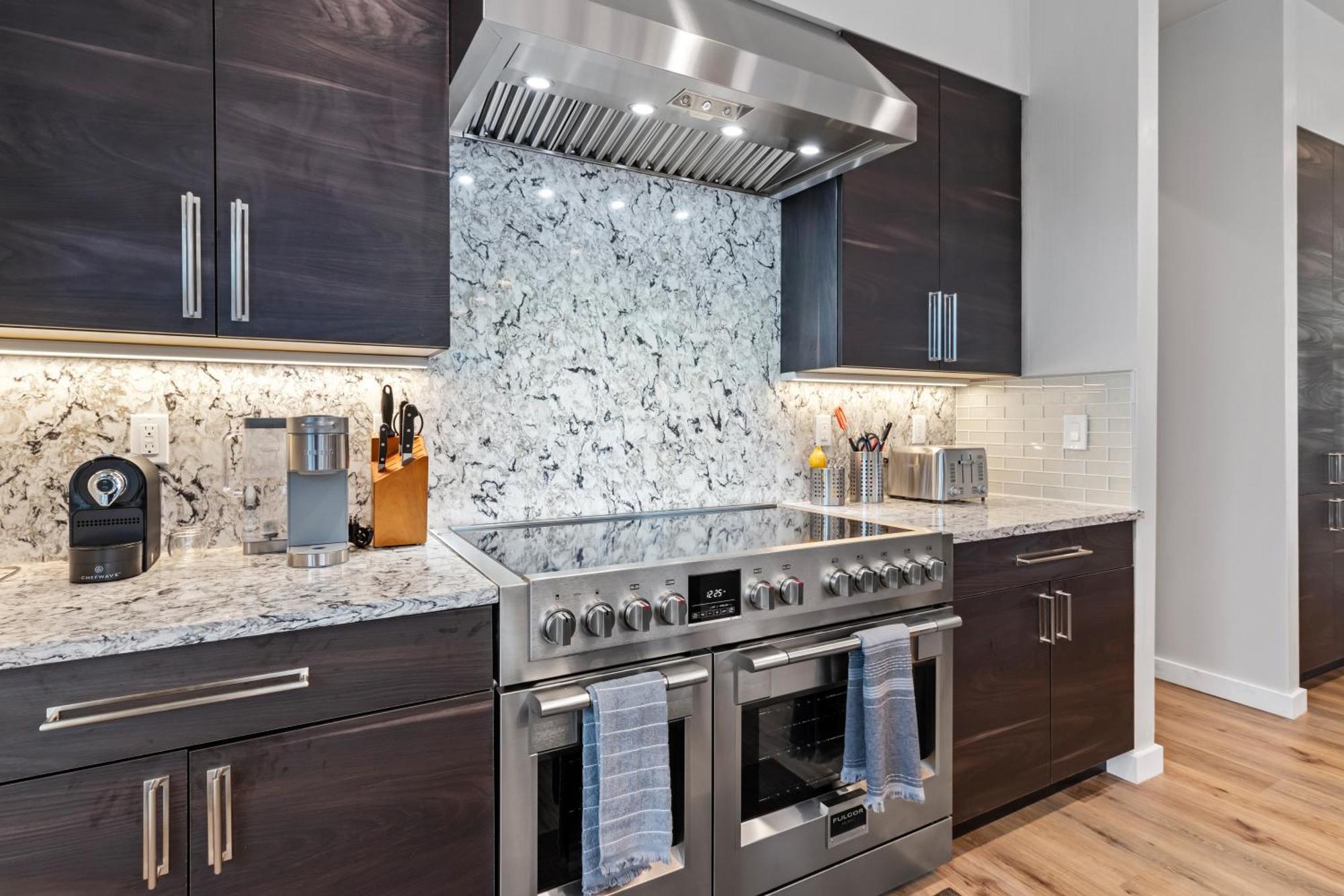Holiday home Casa De Cristal-epic Views-hottub-sauna-sleeps 10-luxury Linens-stocked Kitchen Estes Park