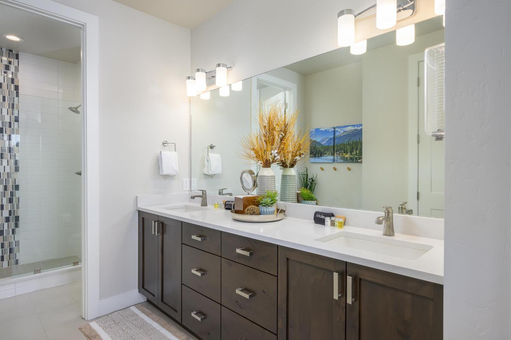 New Luxury River Run 129 / Great Views / Hot Tub / Price - $500 Free Activities Daily Fraser