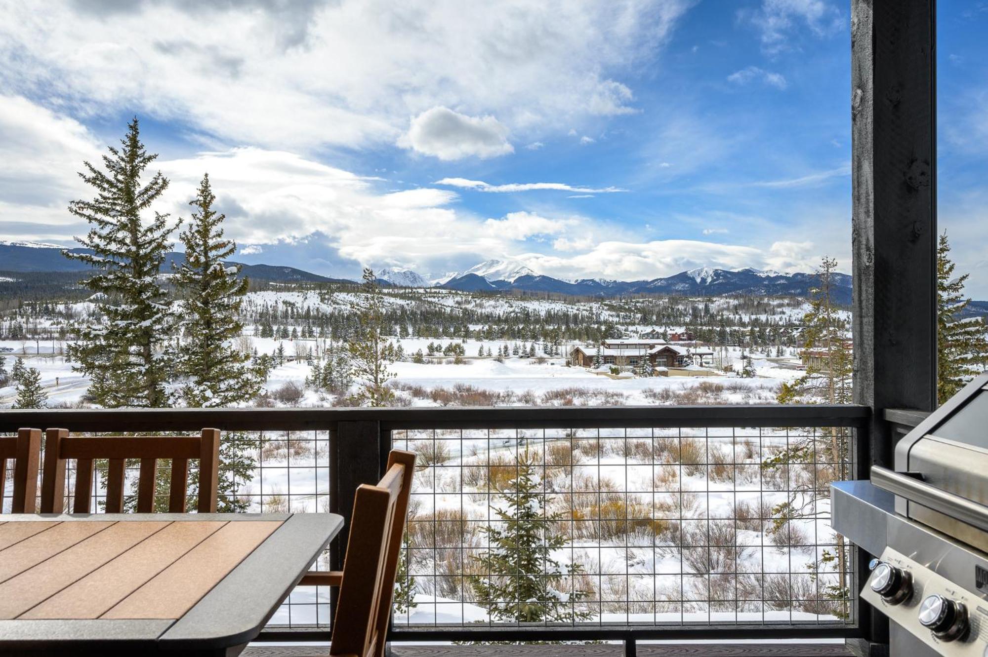 New Luxury River Run 129 / Great Views / Hot Tub / Price - $500 Free Activities Daily Holiday home
