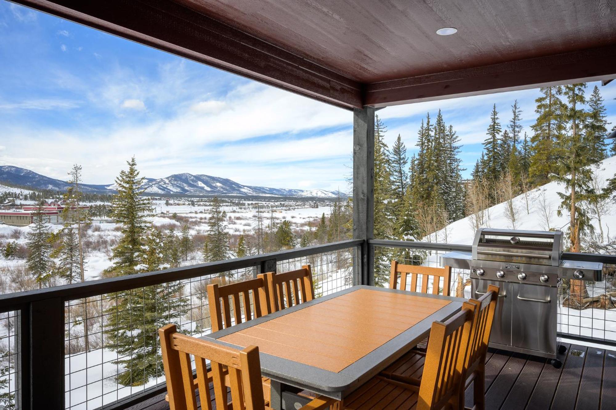 New Luxury River Run 129 / Great Views / Hot Tub / Price - $500 Free Activities Daily Holiday home