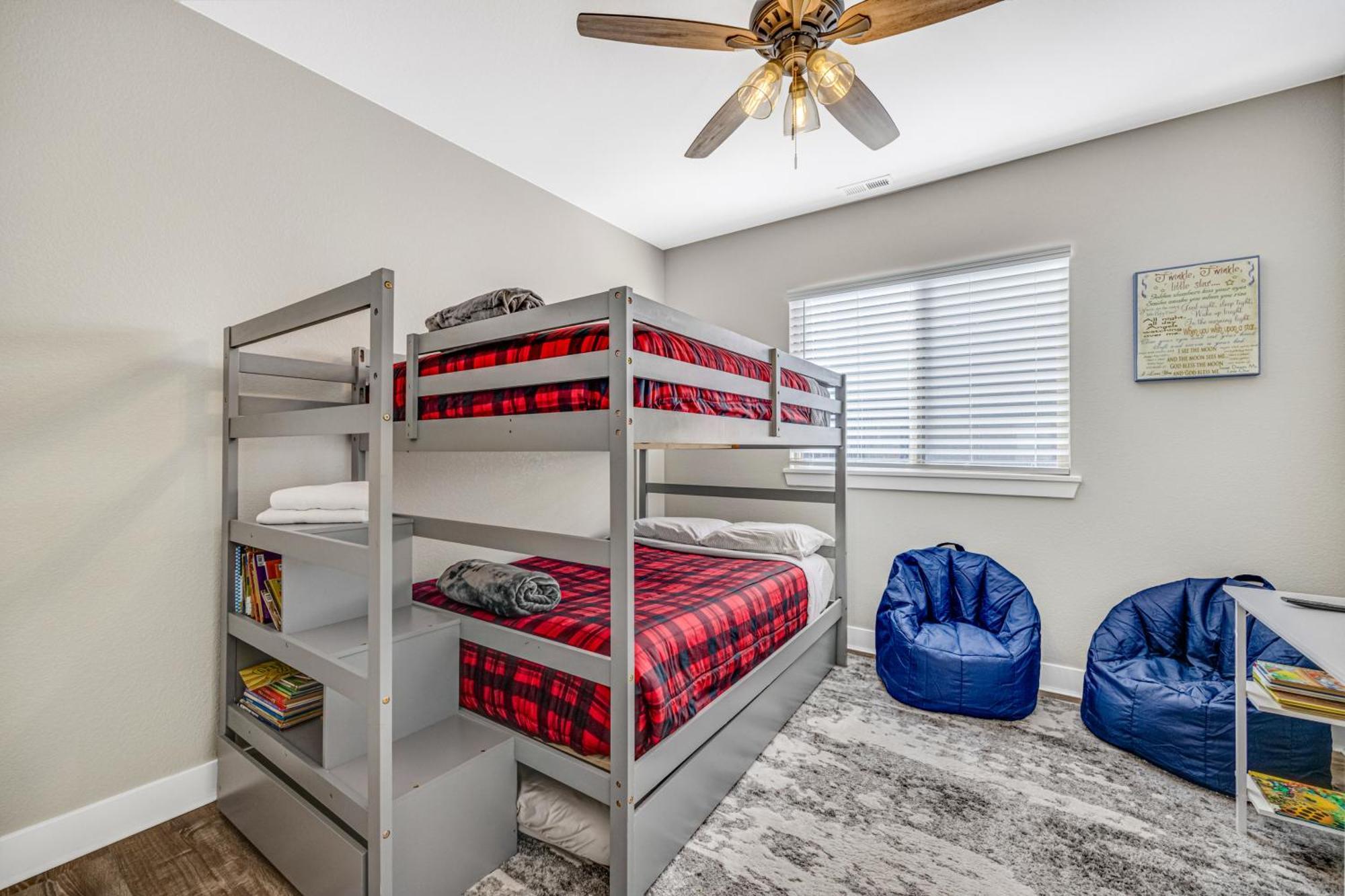 New! Mountain Views, Walk To Eat Or Shop, Garage, 3br Casa de férias Woodland Park
