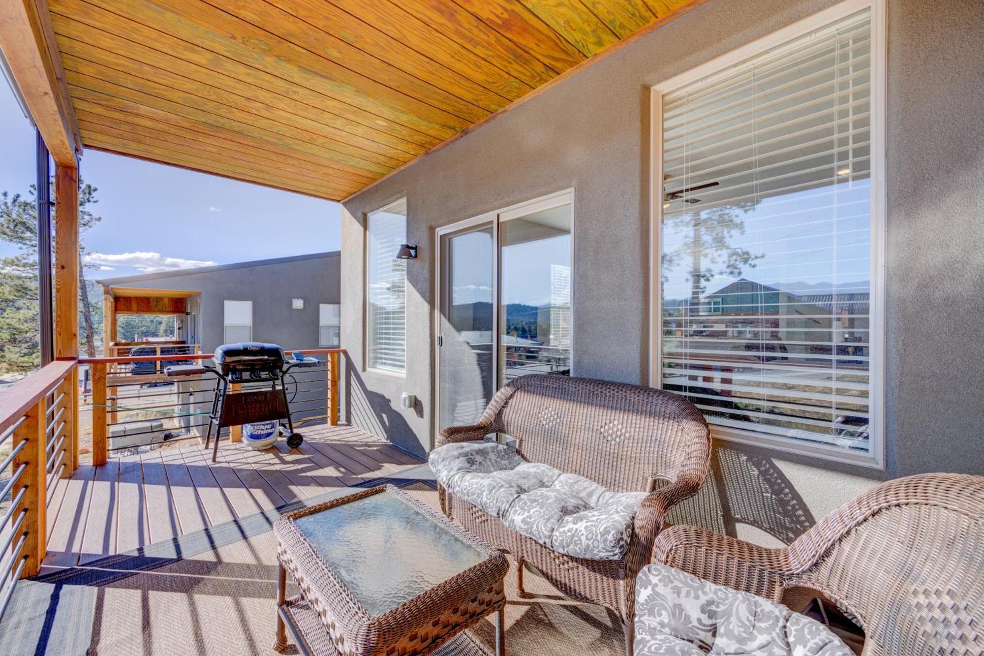 Casa de férias New! Mountain Views, Walk To Eat Or Shop, Garage, 3br