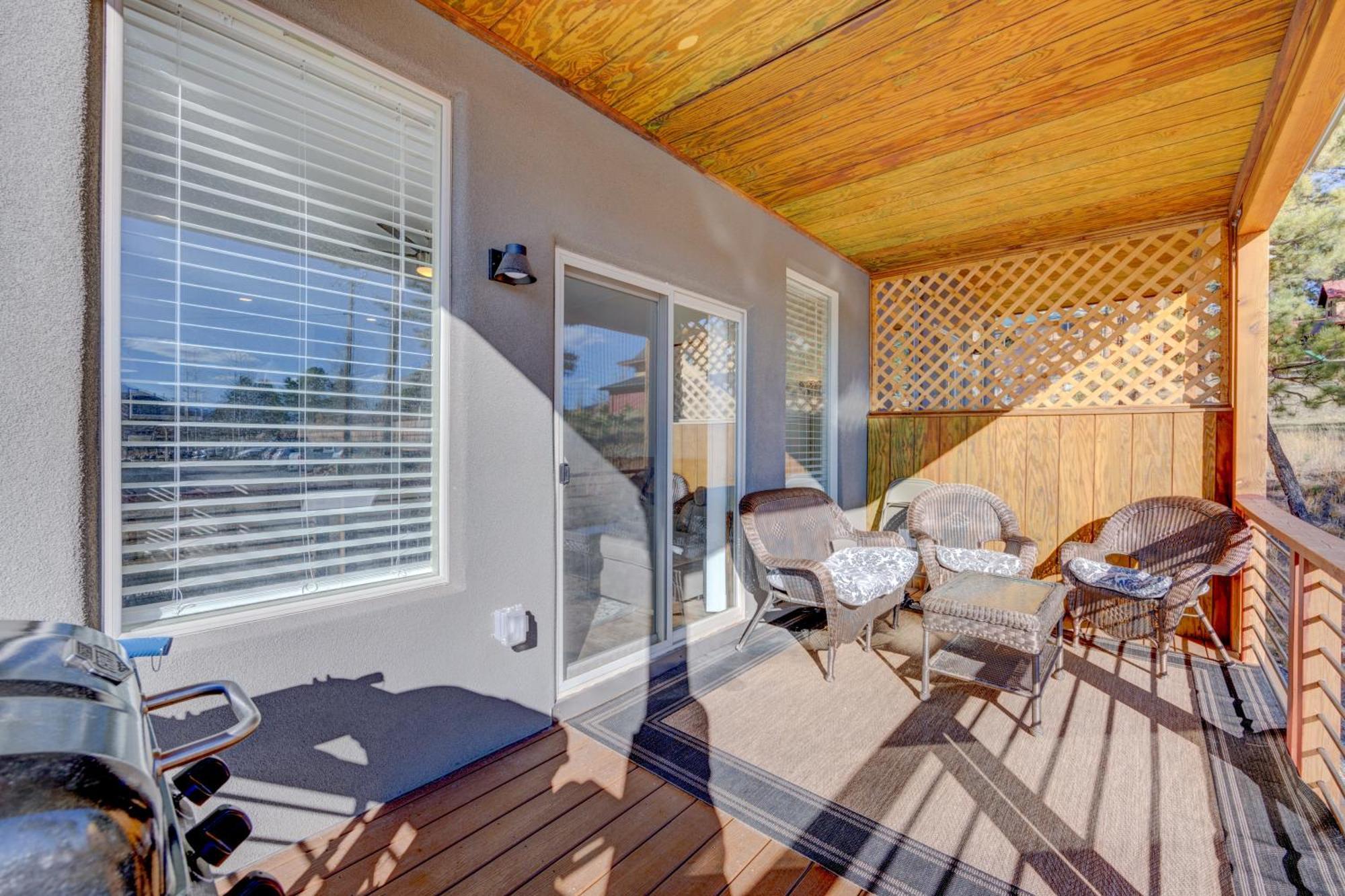 Casa de férias New! Mountain Views, Walk To Eat Or Shop, Garage, 3br *