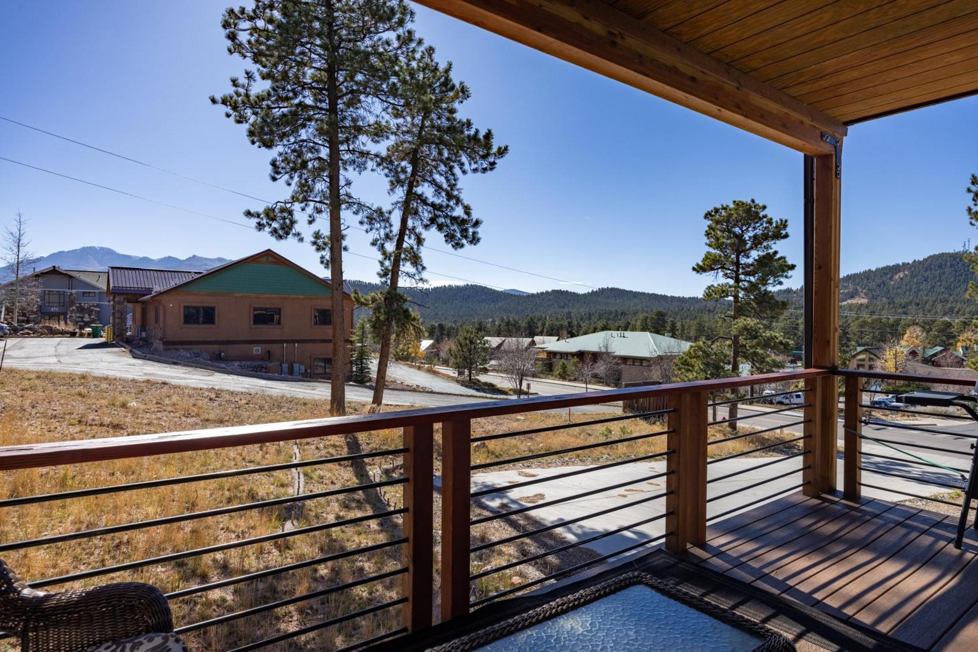 Casa de férias New! Mountain Views, Walk To Eat Or Shop, Garage, 3br