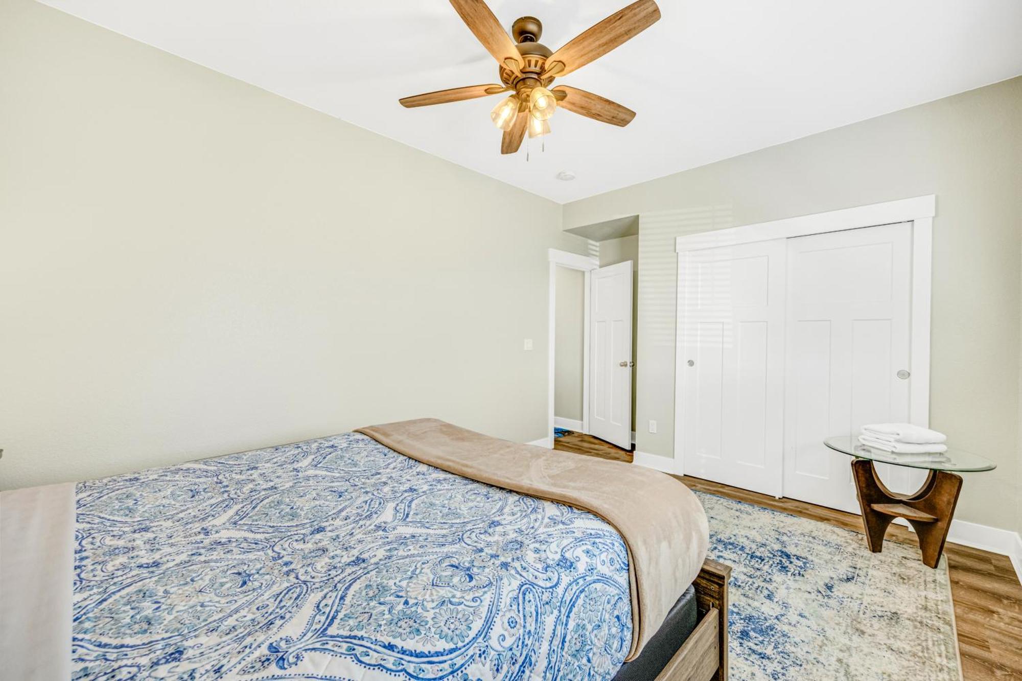 Casa de férias New! Mountain Views, Walk To Eat Or Shop, Garage, 3br *