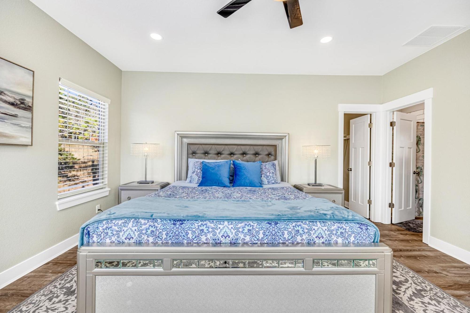 Casa de férias New! Mountain Views, Walk To Eat Or Shop, Garage, 3br