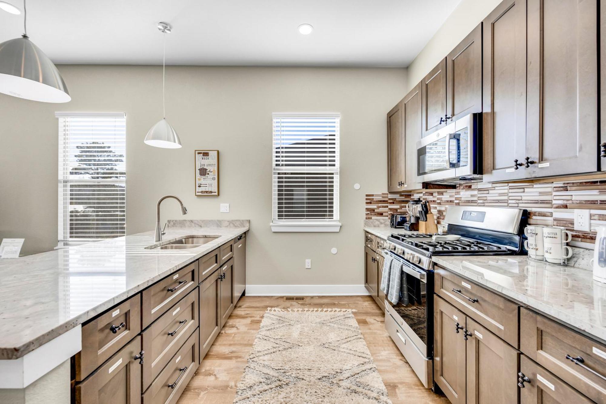 New! Mountain Views, Walk To Eat Or Shop, Garage, 3br * Woodland Park