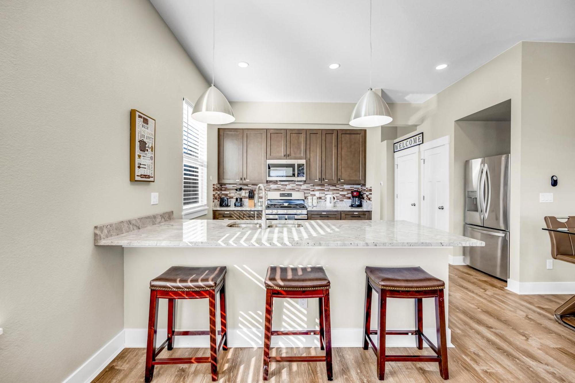 New! Mountain Views, Walk To Eat Or Shop, Garage, 3br Woodland Park