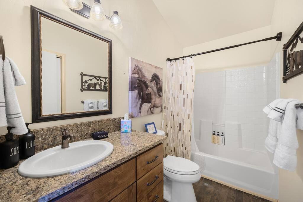 Lookout - Private Hot Tub - Panoramic Views *