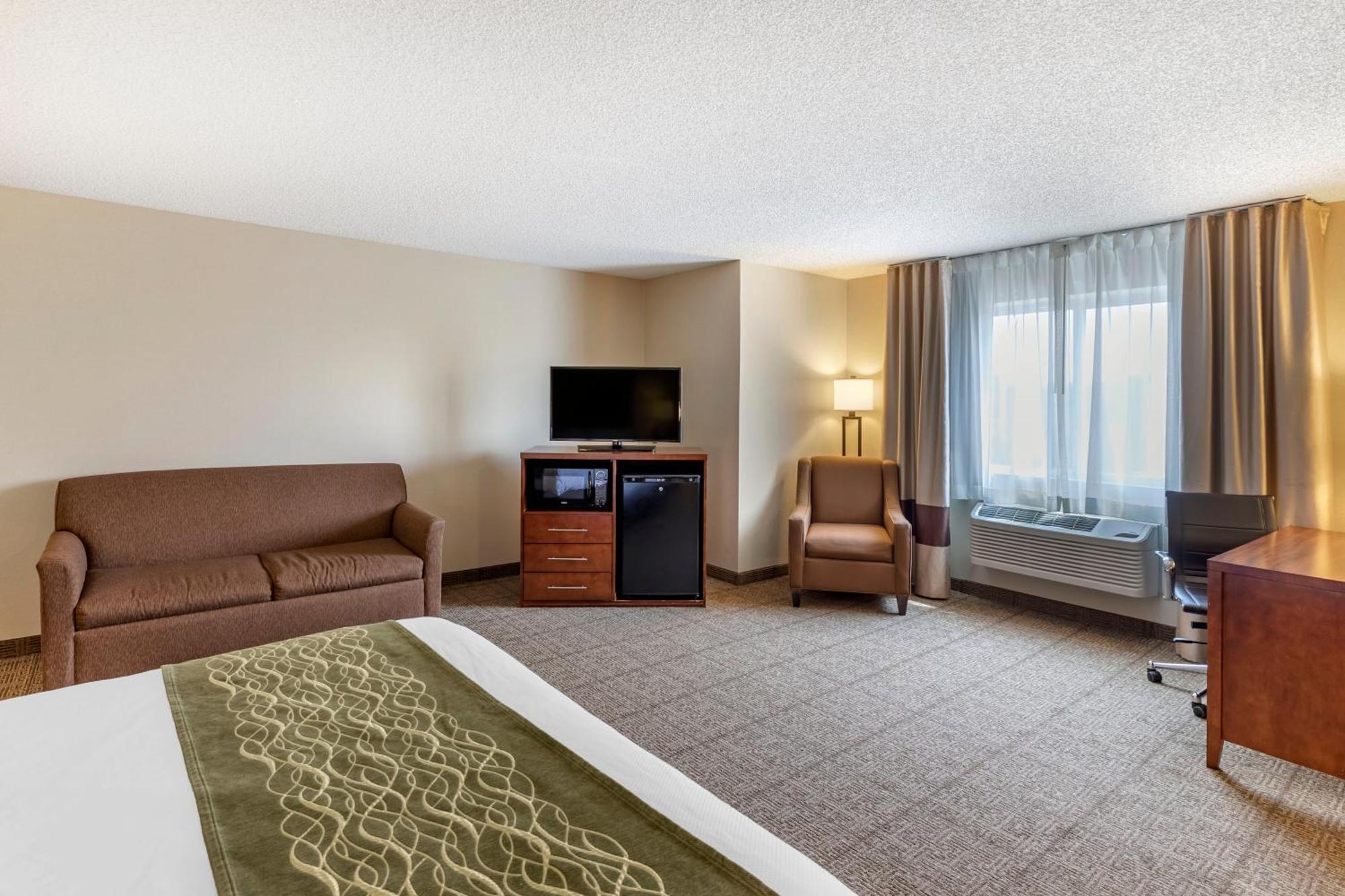 Comfort Denver West Arvada Station 2*