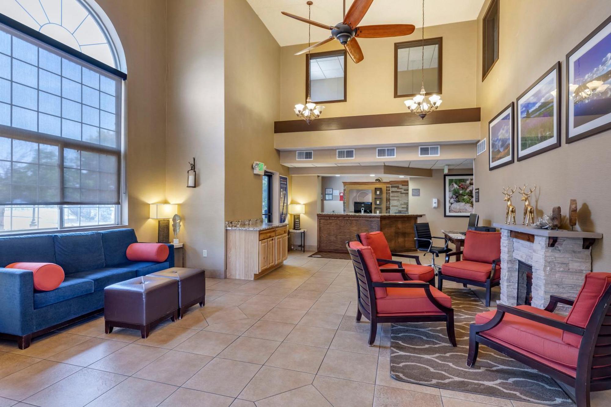 Comfort Denver West Arvada Station 2*