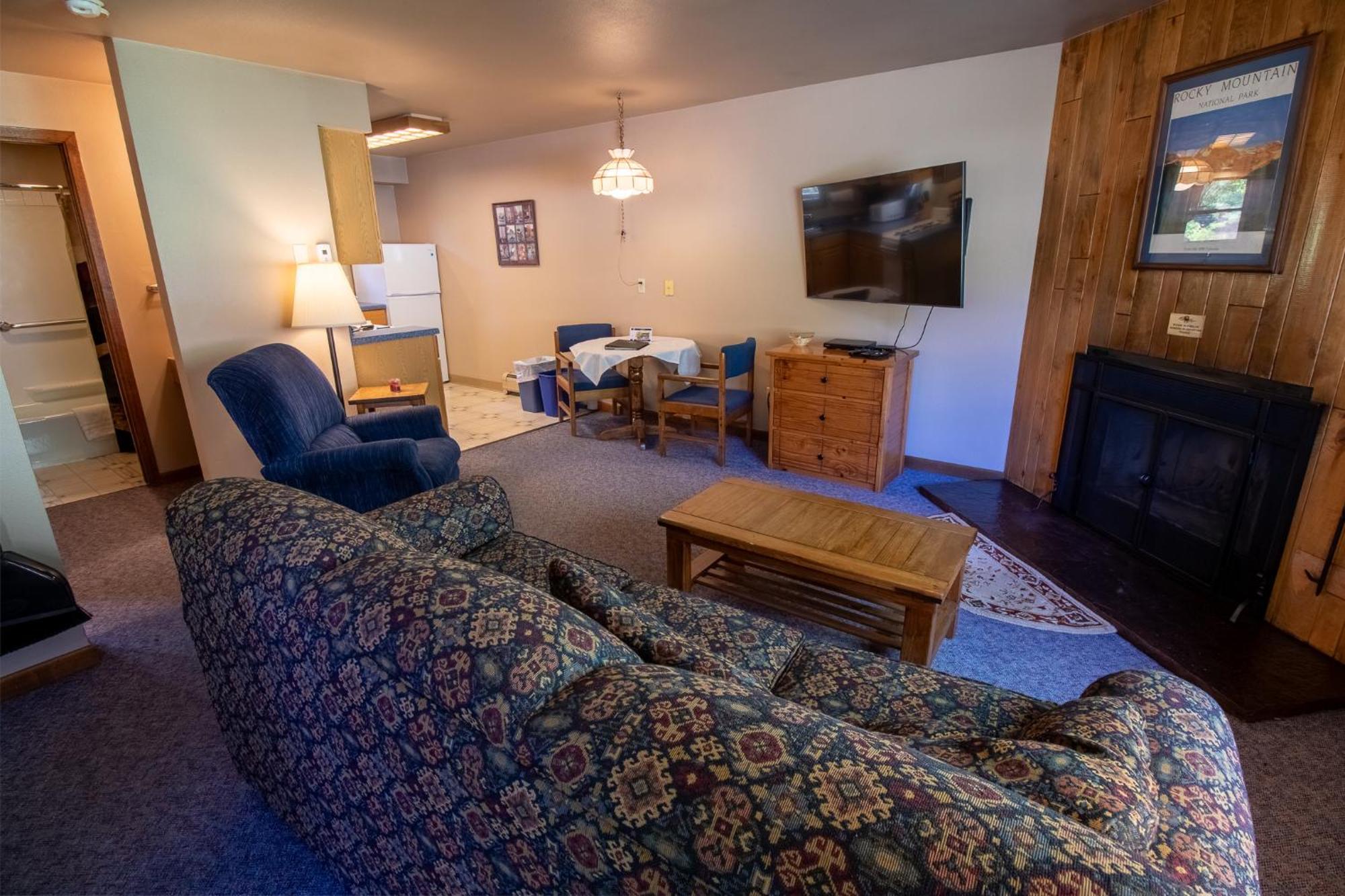 Castle Mountain Lodge *