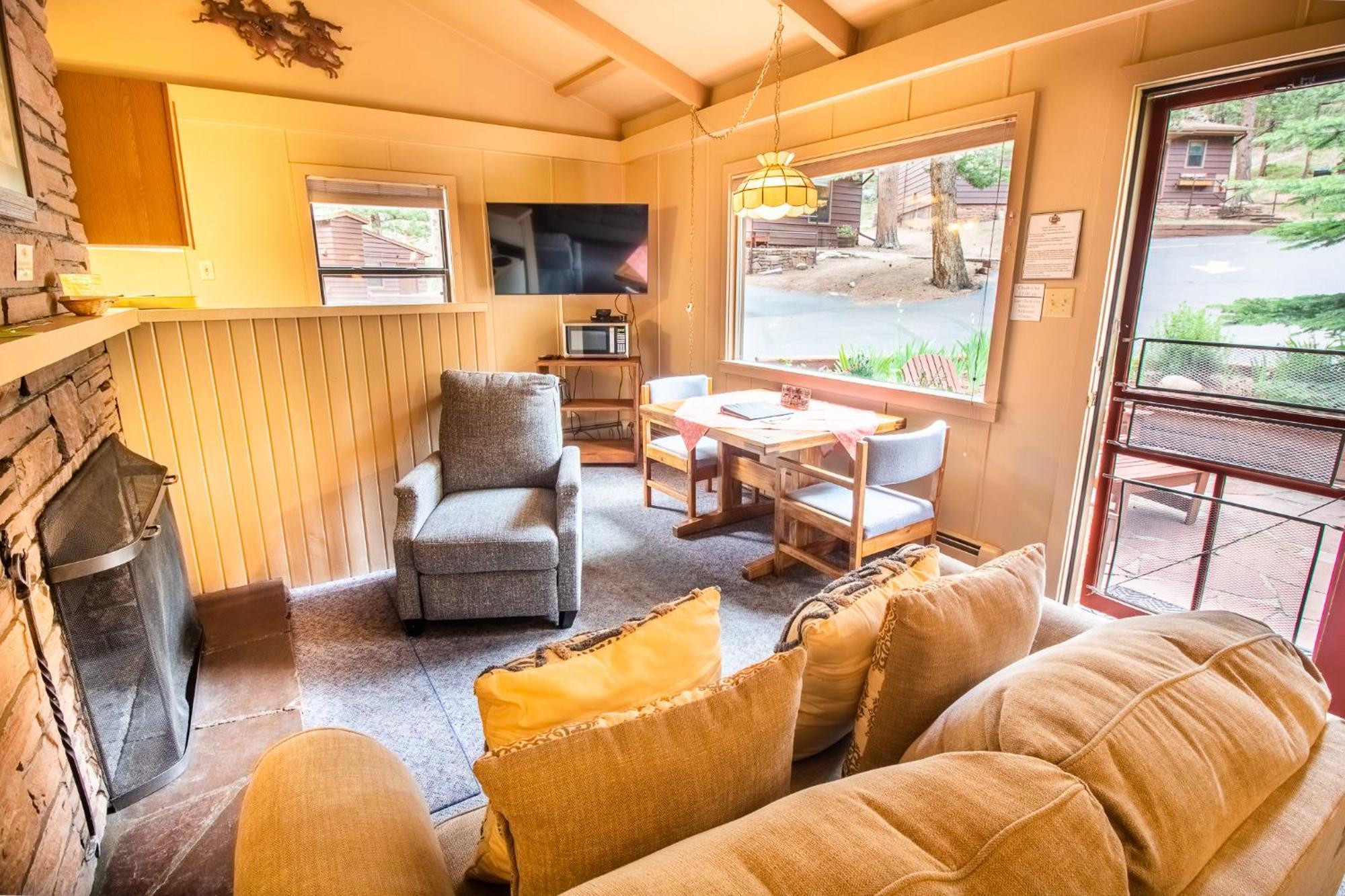 Castle Mountain Lodge