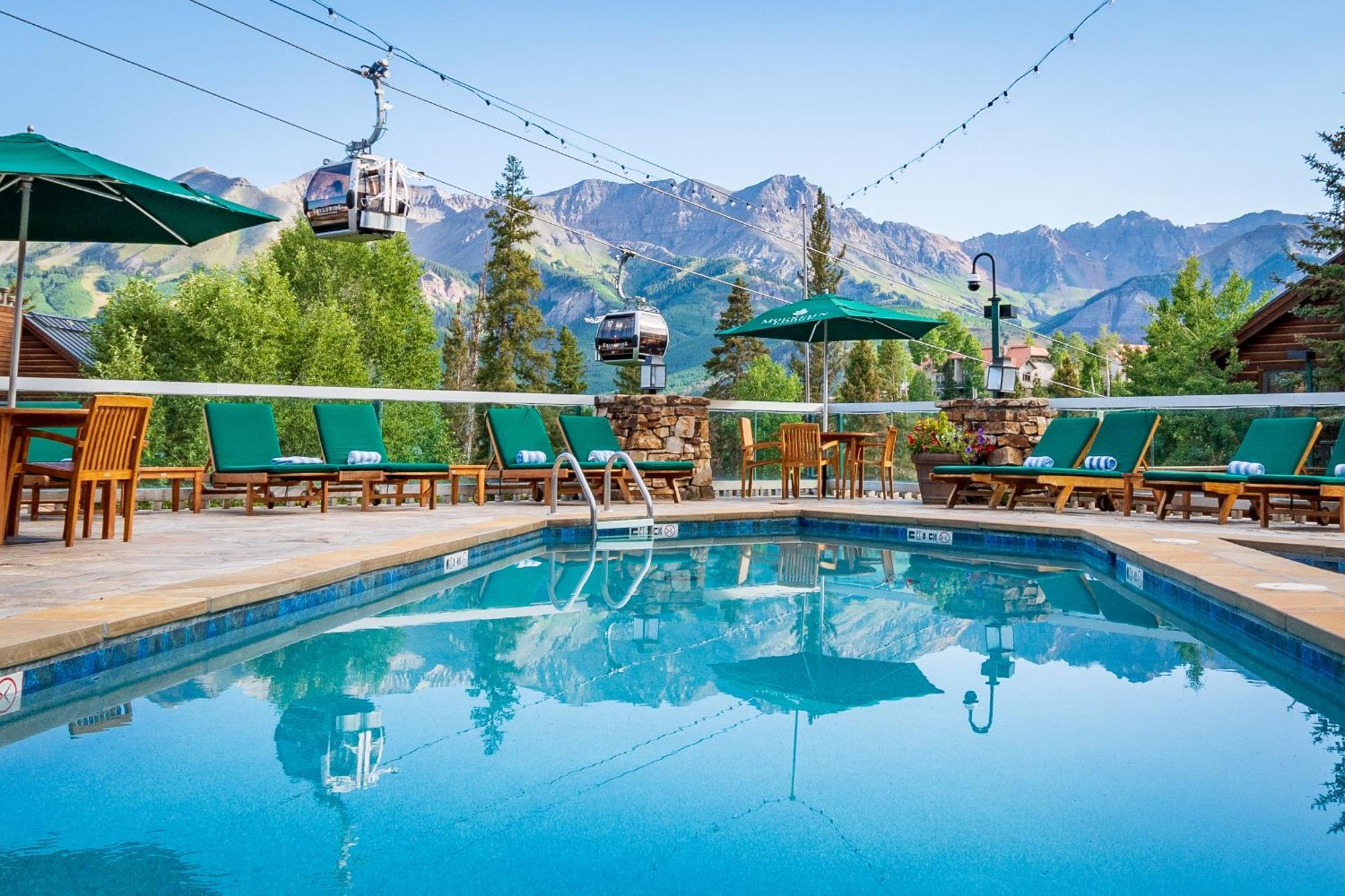 Mountain Lodge *