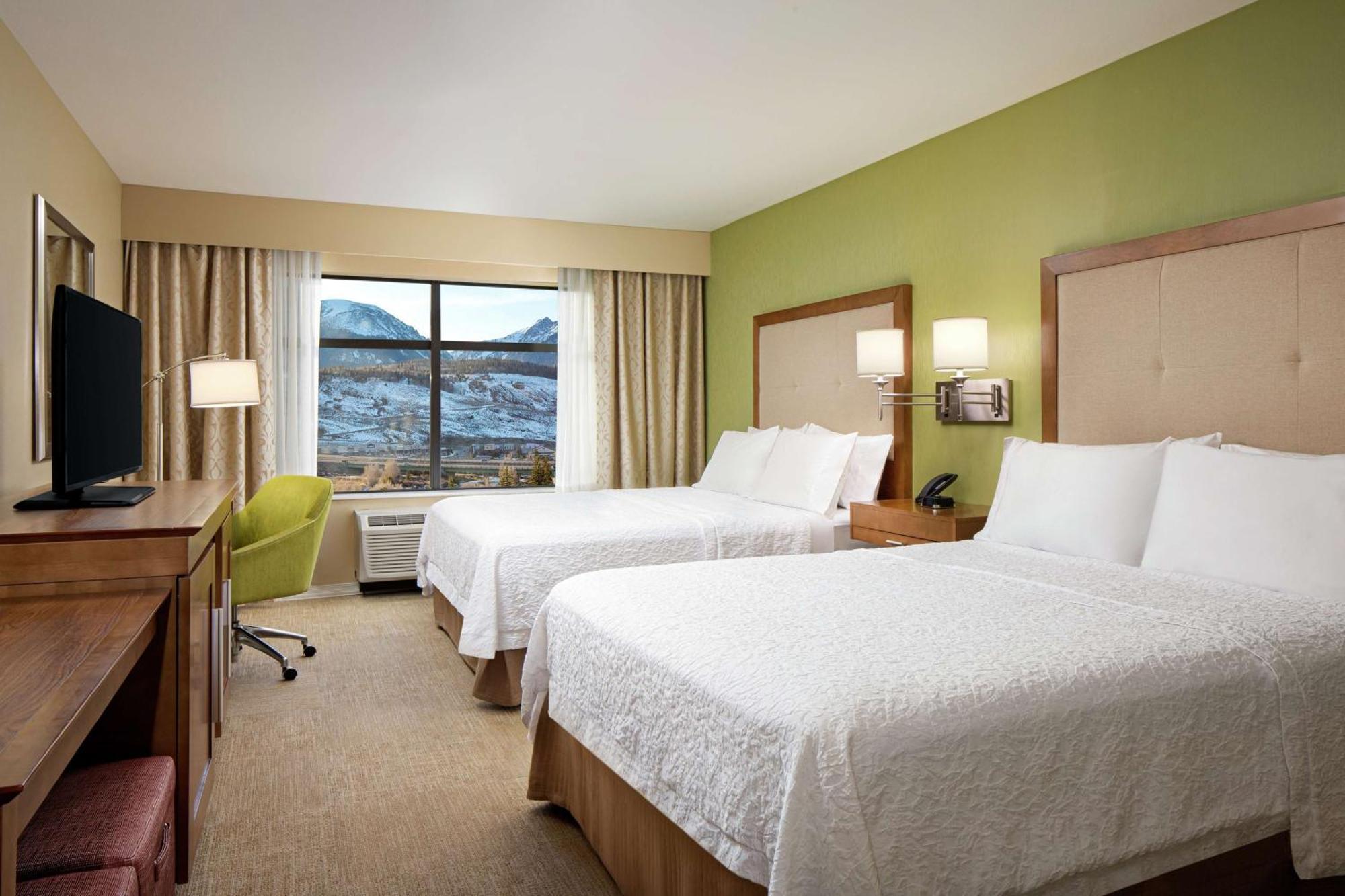 Hampton & Hotel