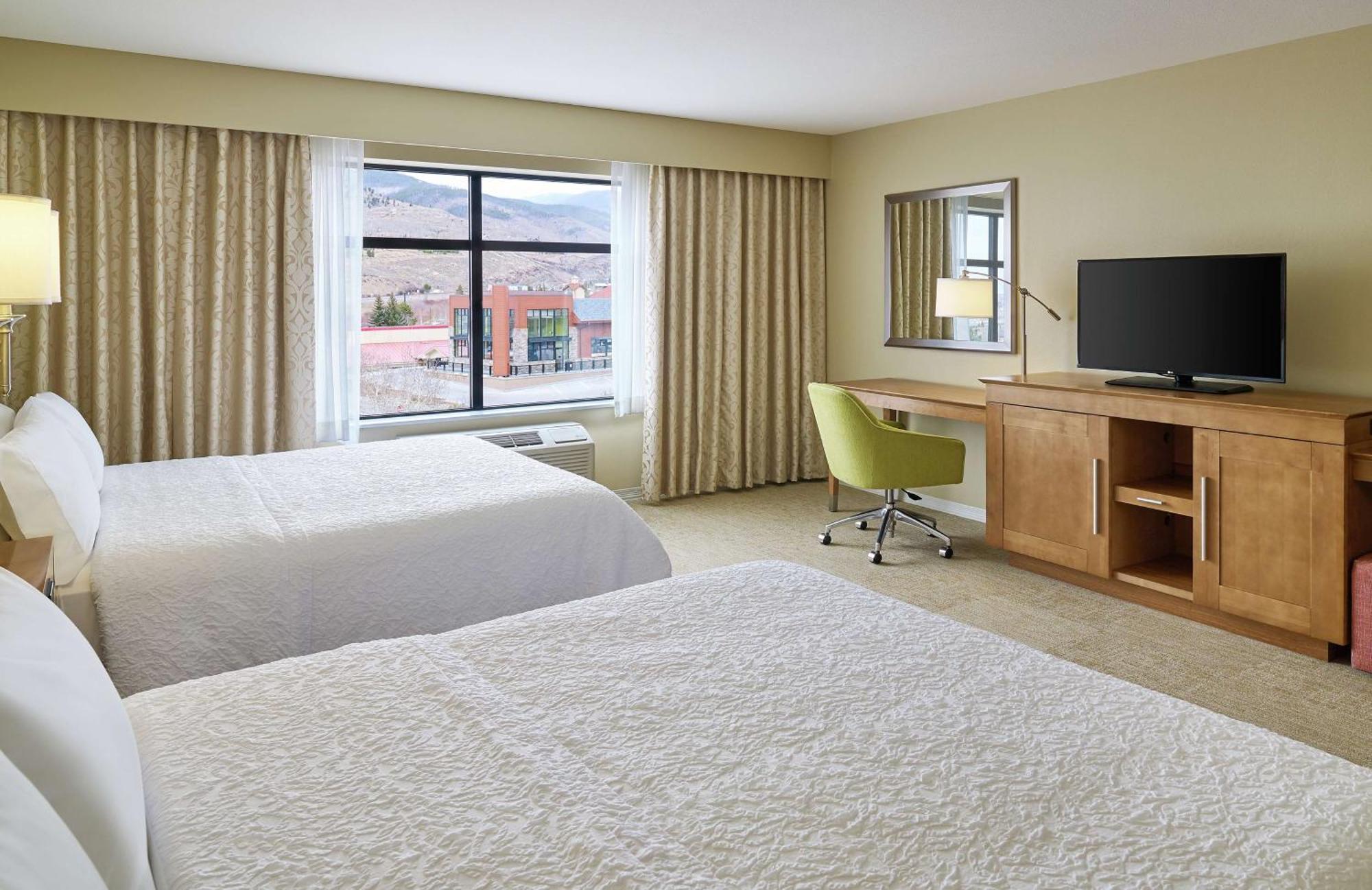 Hampton & Hotel