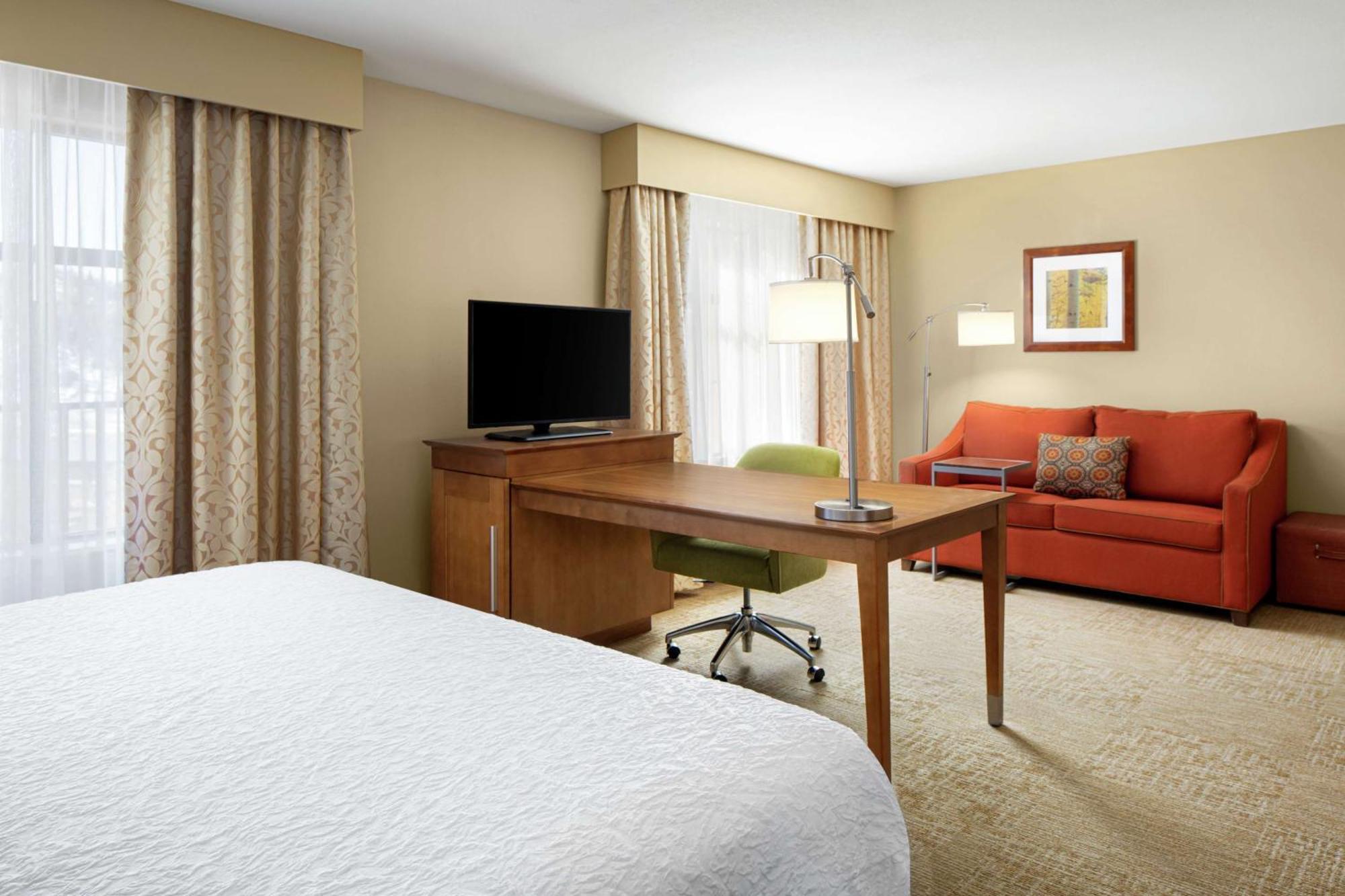 Hampton & Hotel