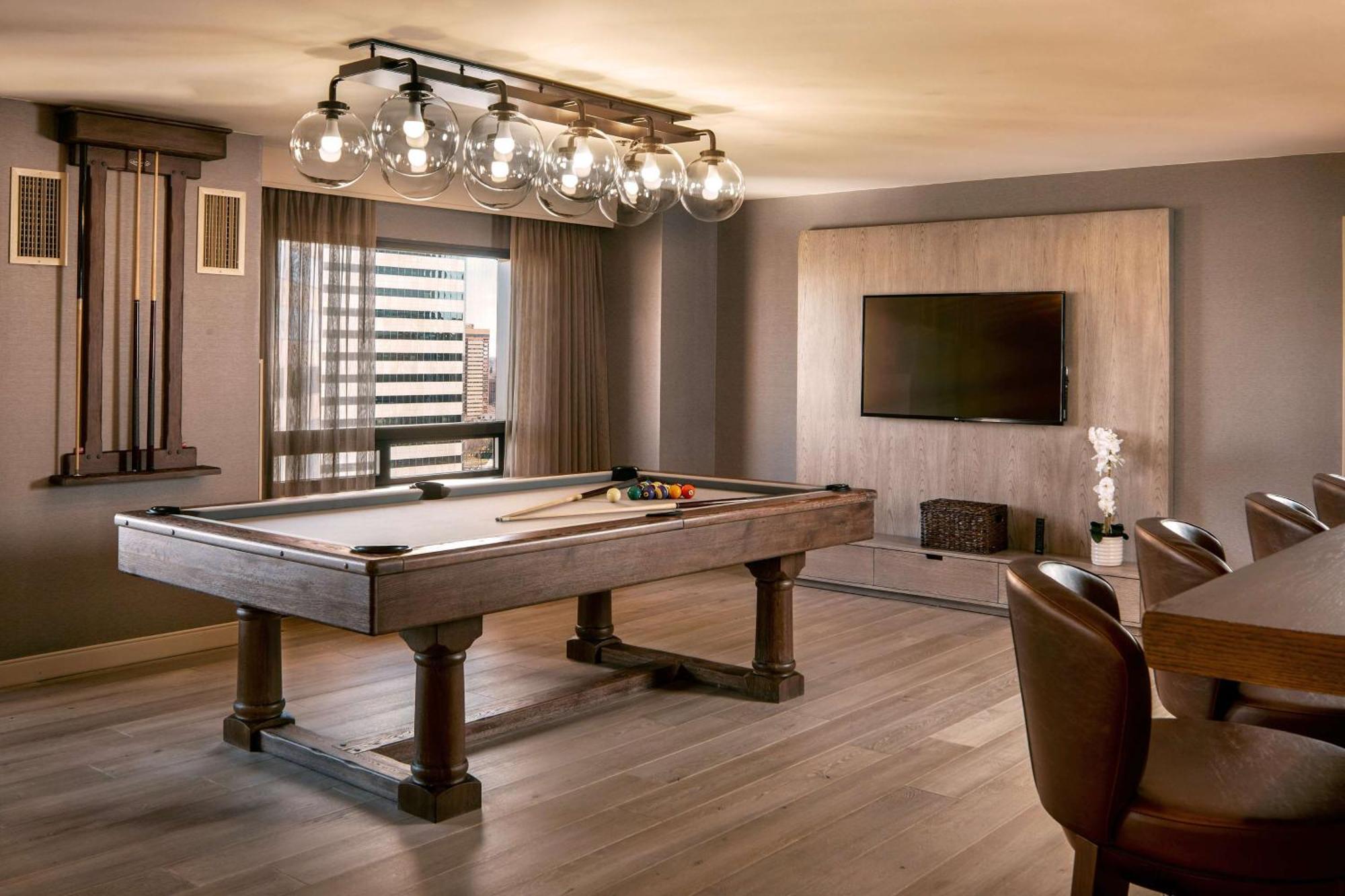 Hilton Center Hotel 4*
