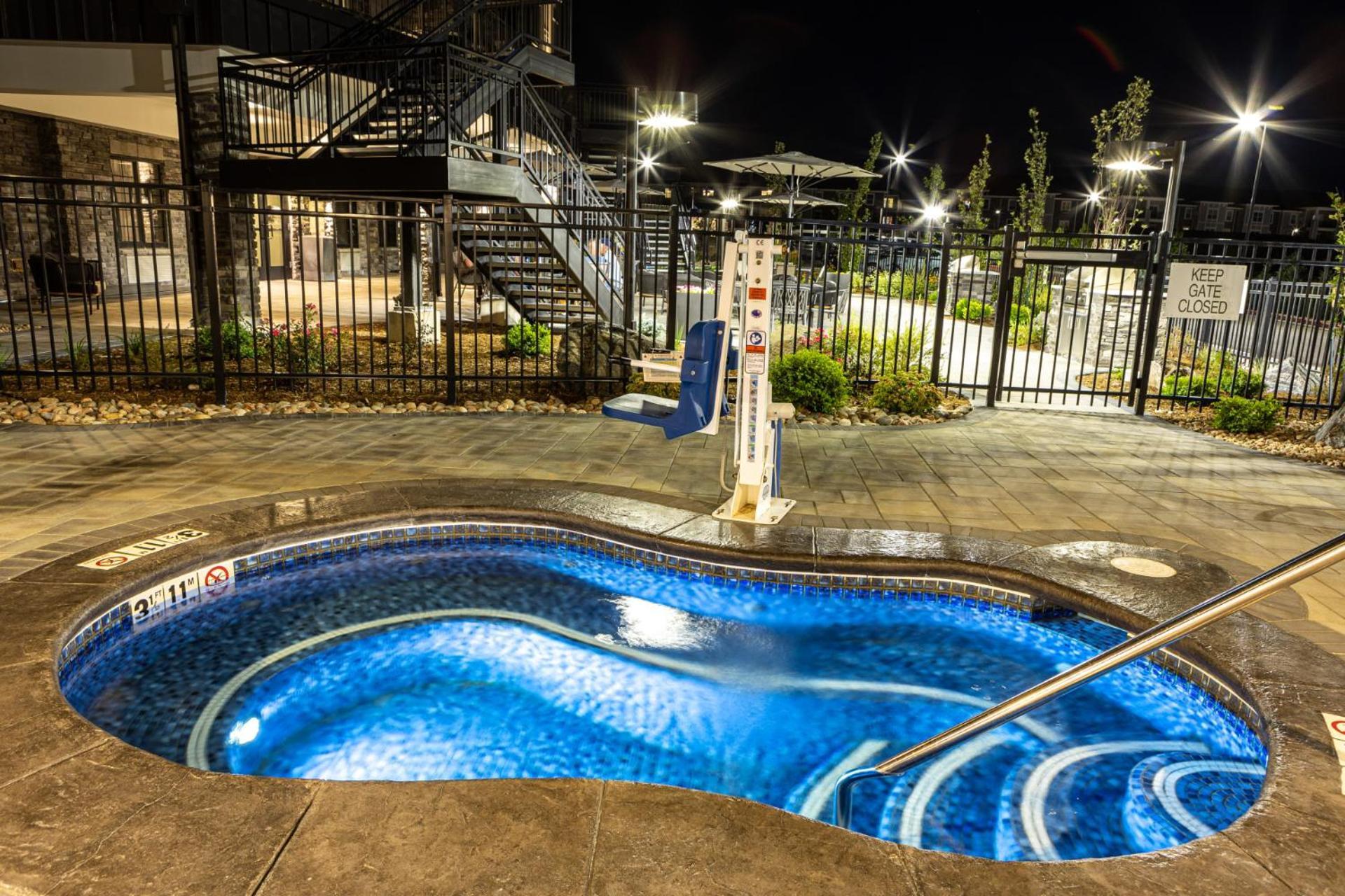 Staybridge - Ne By Ihg Hotel