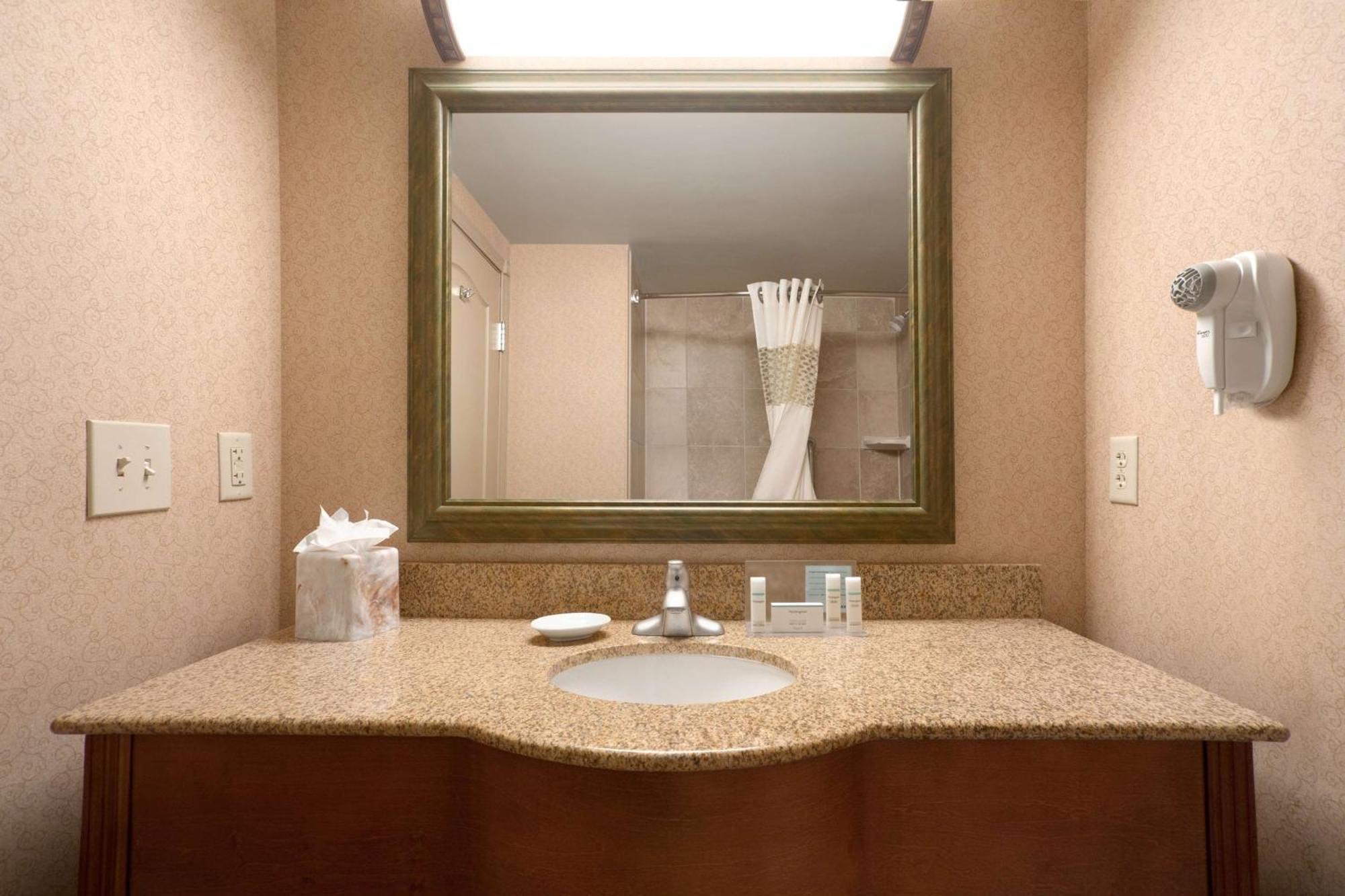 Hampton Canon Hotel 3*