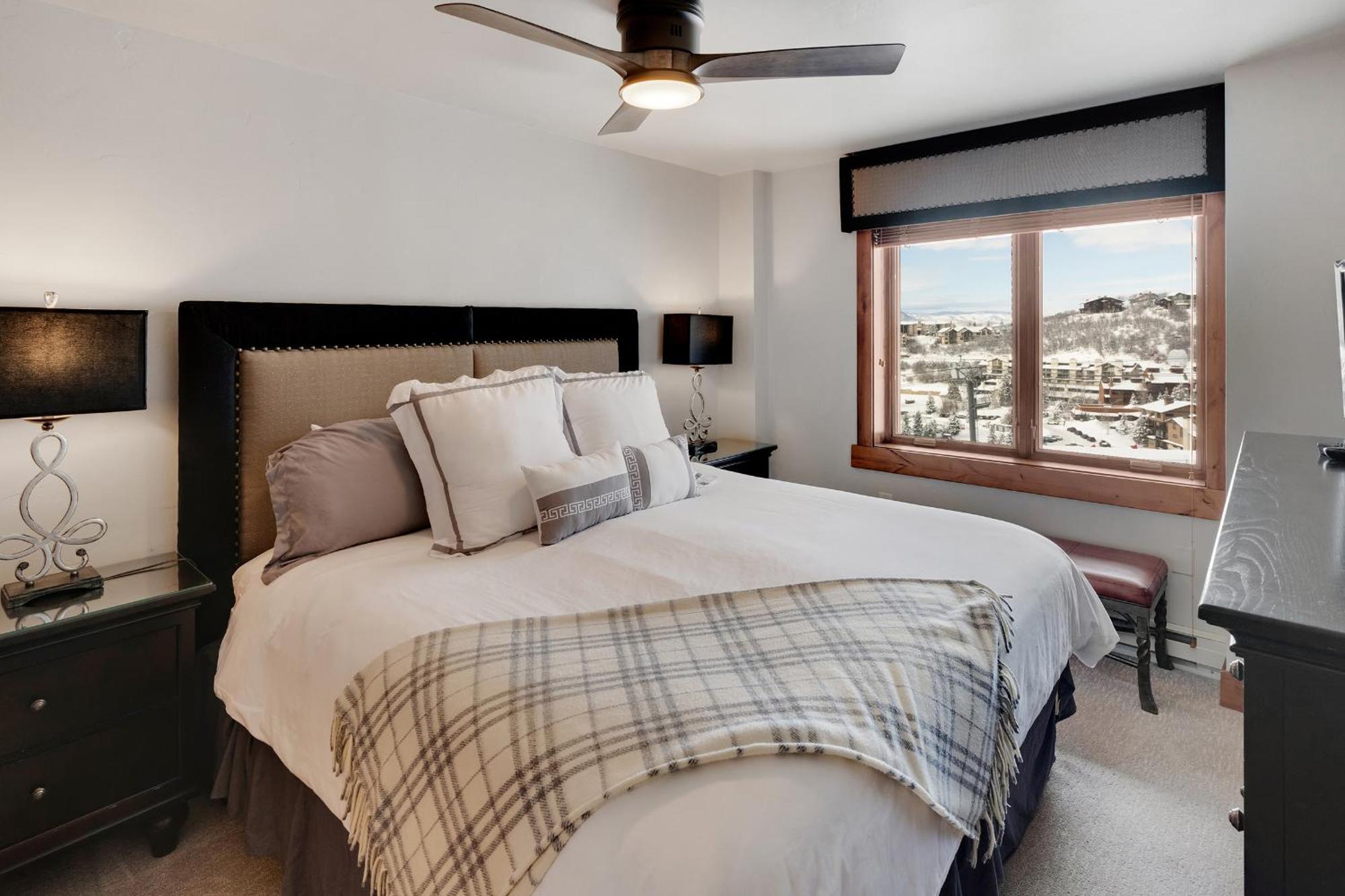 Bear Claw 406 - Ski-in Ski-out Condo! *