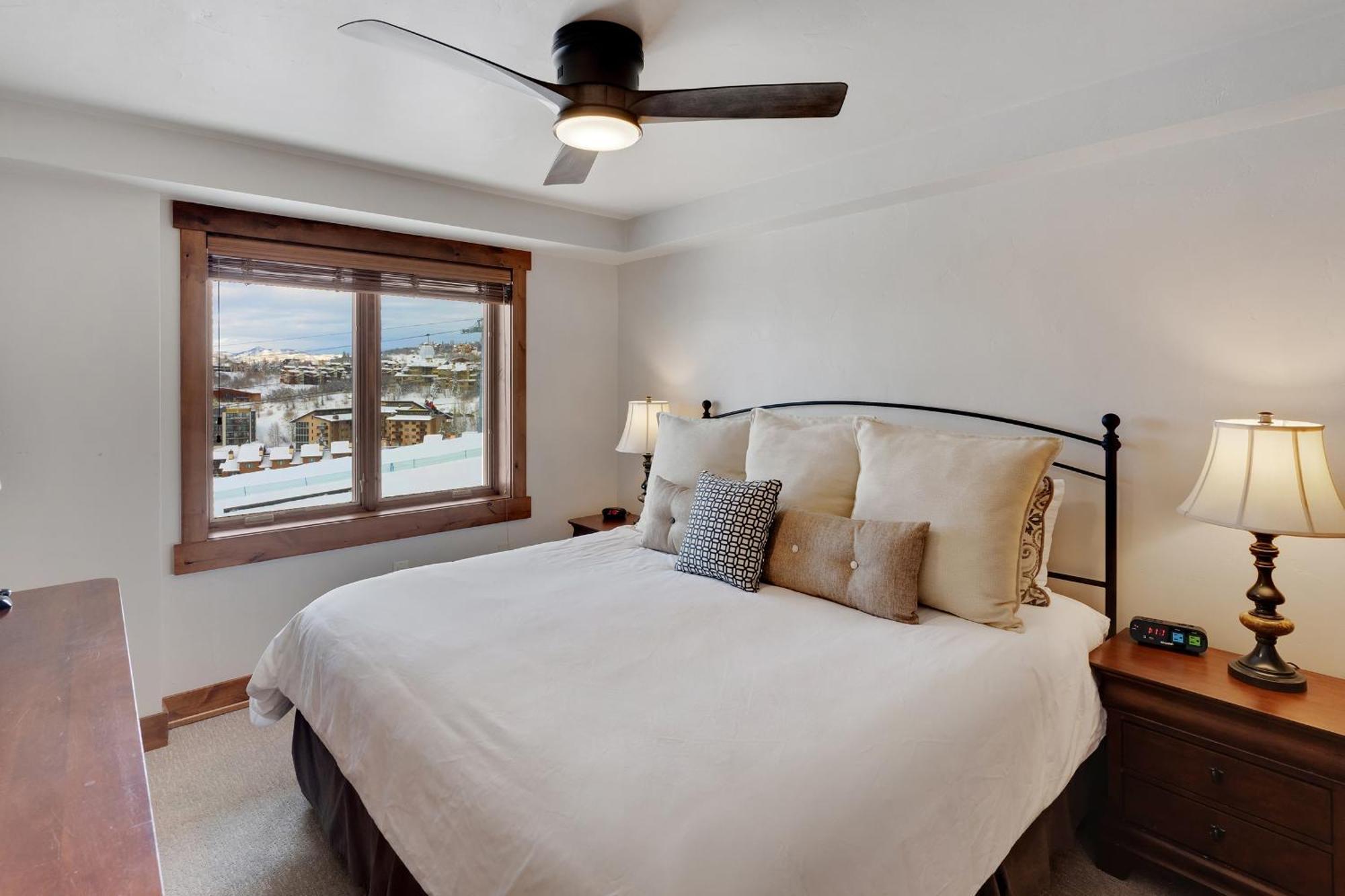 Bear Claw 406 - Ski-in Ski-out Condo! Steamboat Springs
