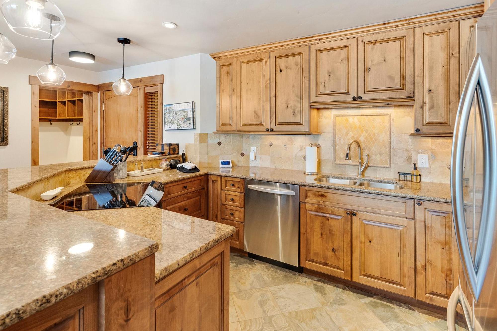 Bear Claw 406 - Ski-in Ski-out Condo! *