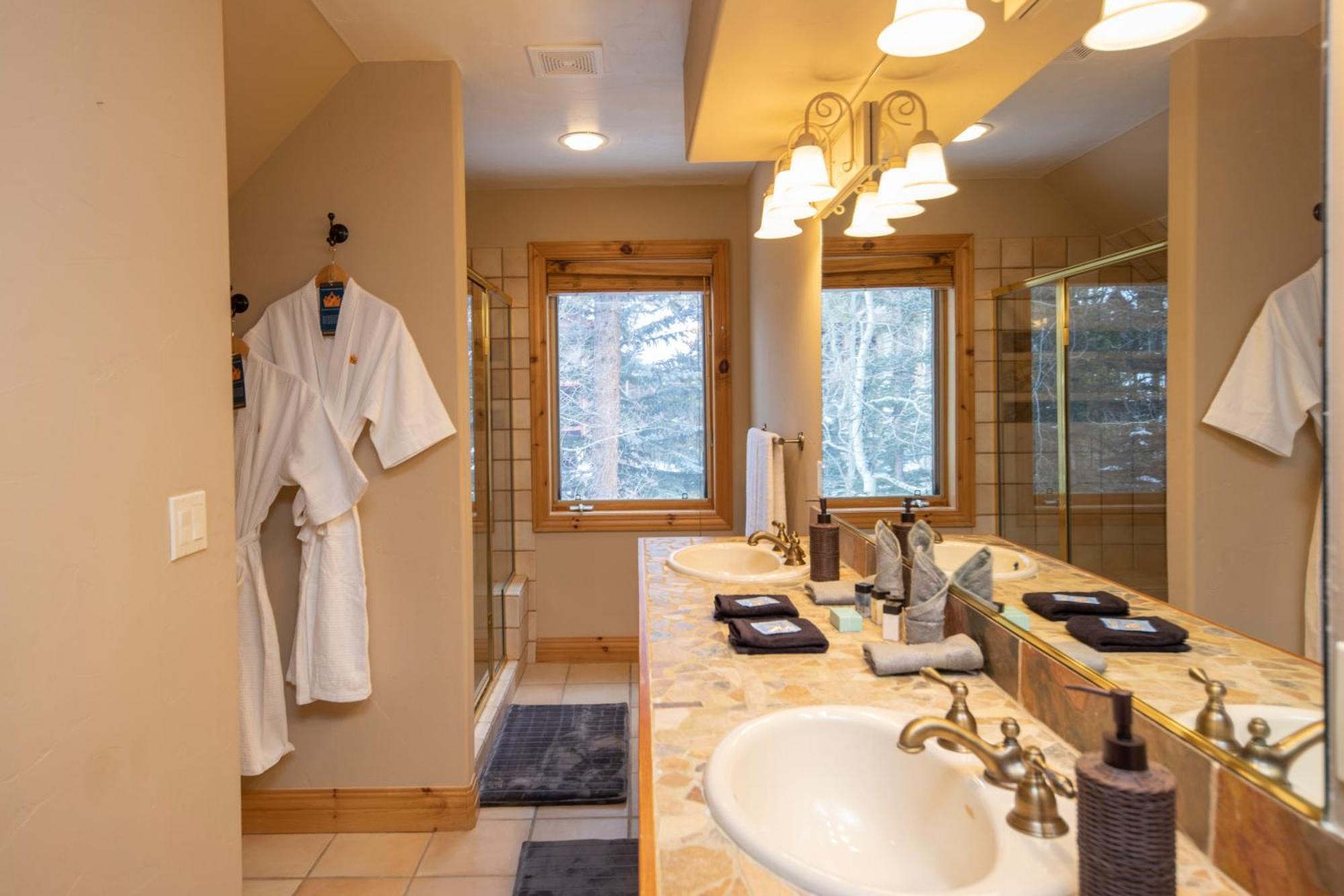 Walking Distance To Downtown Breck, Stunning Panorama, Hot Tub, Foosball, Arcade Machine! Holiday home *
