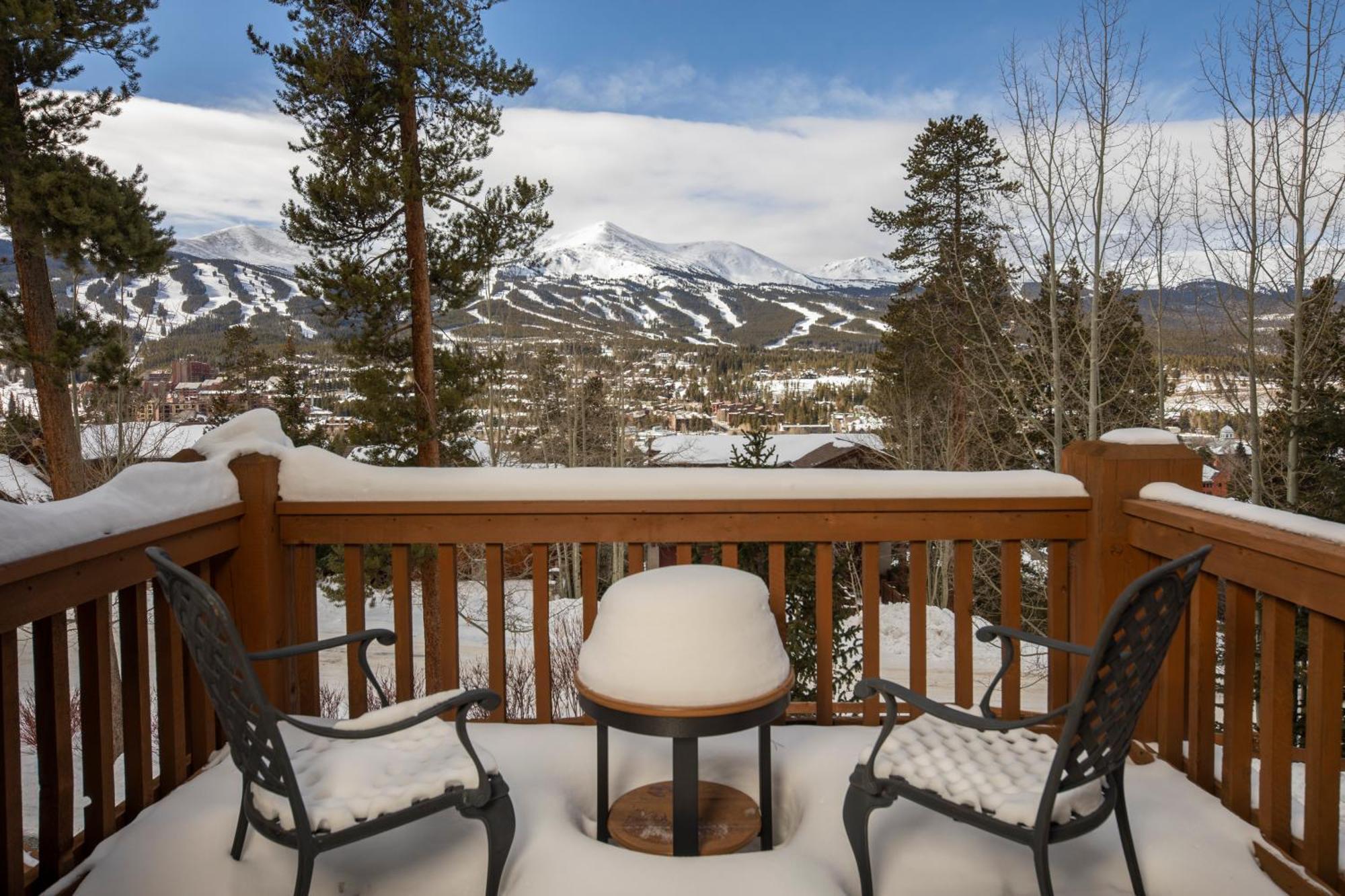 Walking Distance To Downtown Breck, Stunning Panorama, Hot Tub, Foosball, Arcade Machine! * Breckenridge