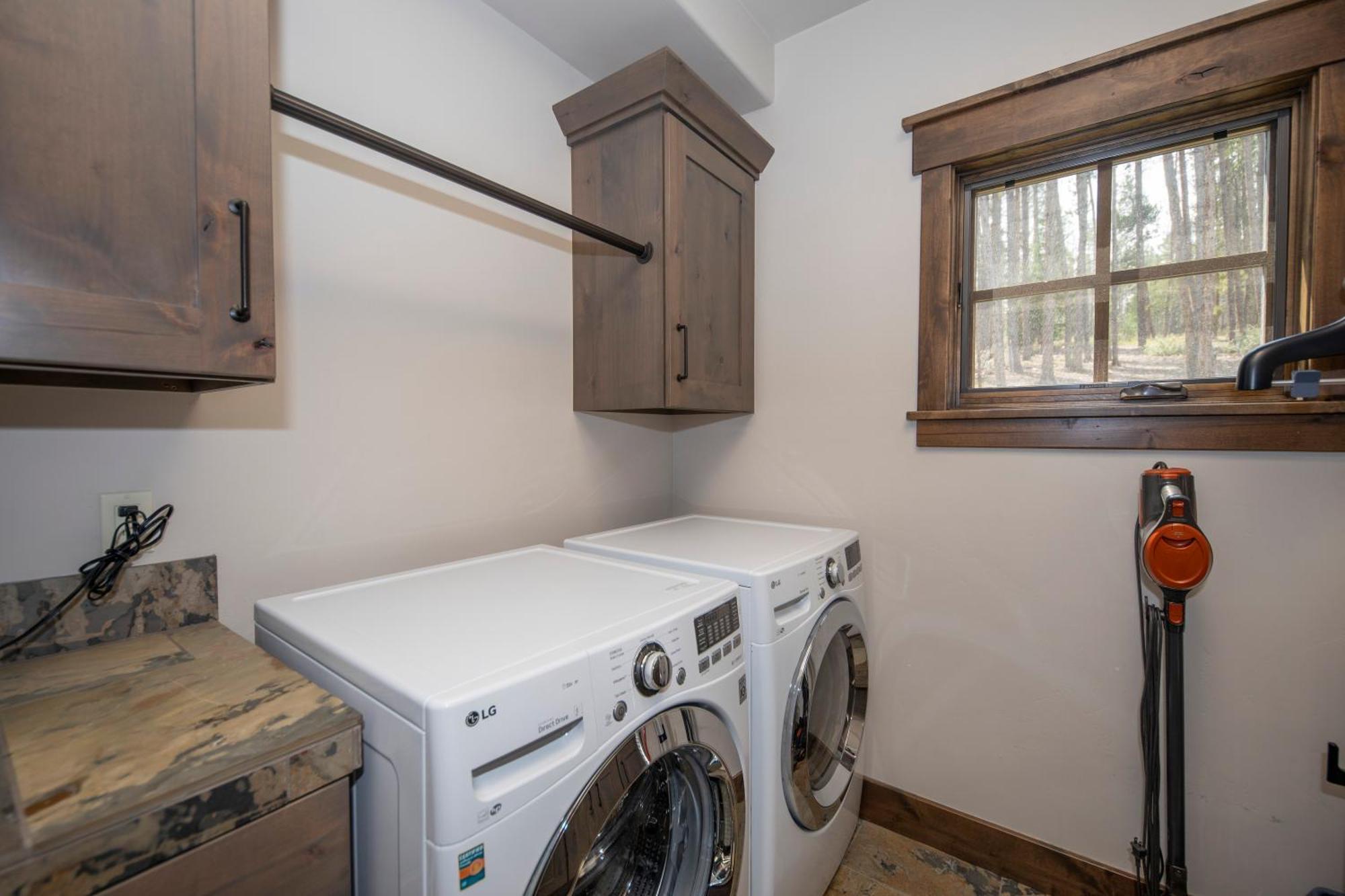 Gorgeous Modern Estate Private Shuttle! Hot Tub, Hiking Trail To Town, Fire Pit, Even A Sonic Ice Maker!! Casa de férias *