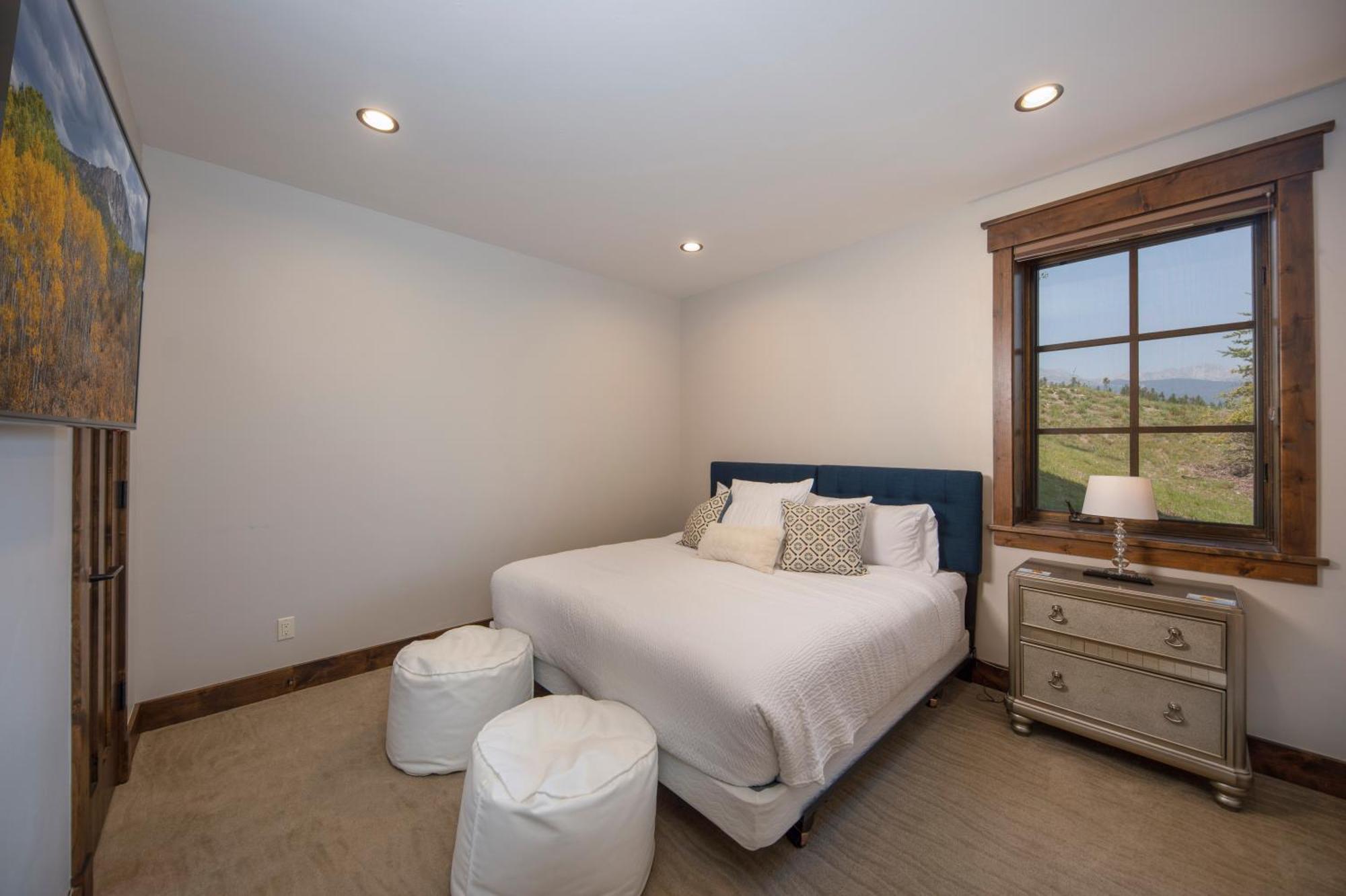 Gorgeous Modern Estate Private Shuttle! Hot Tub, Hiking Trail To Town, Fire Pit, Even A Sonic Ice Maker!! Casa de férias *