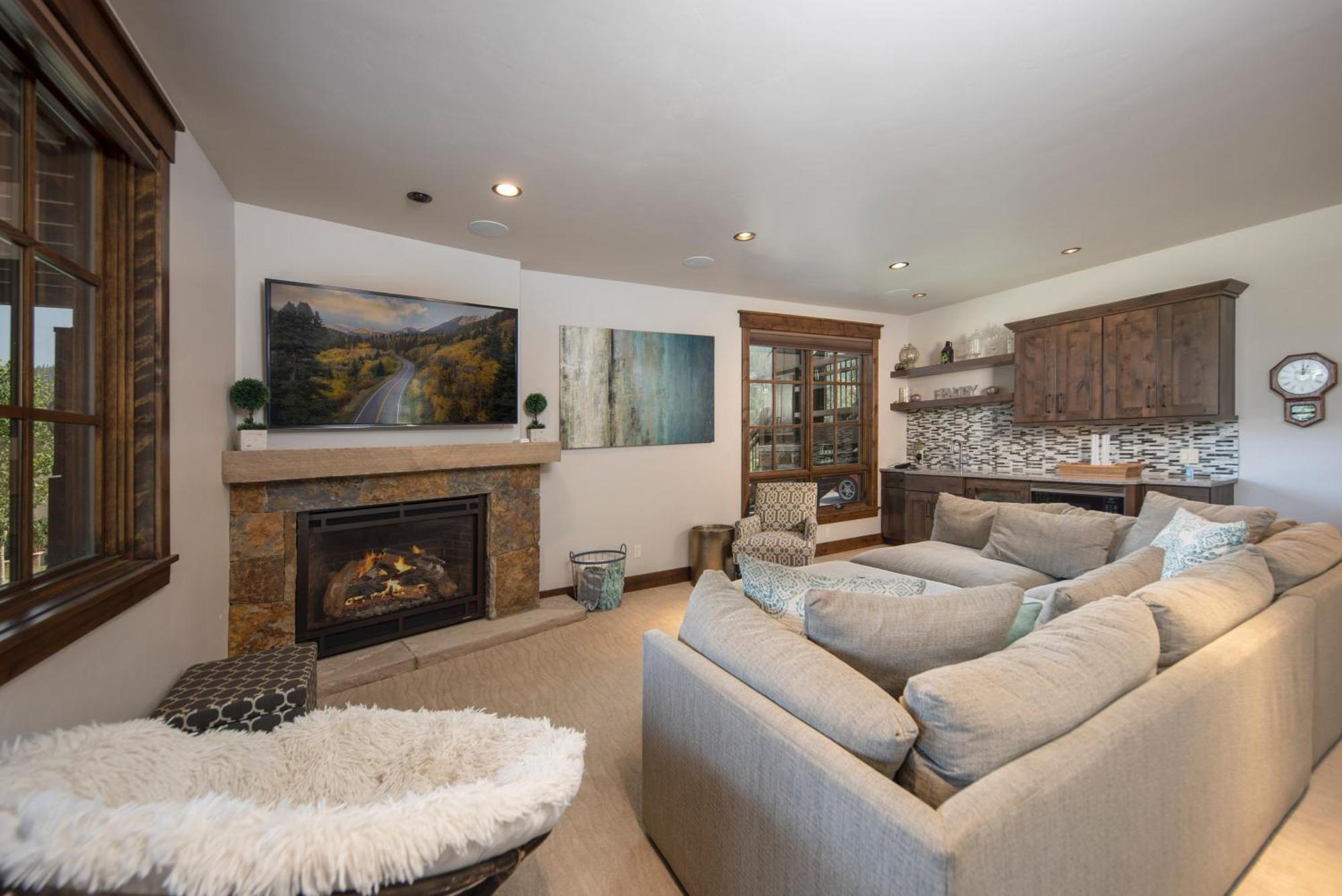 Gorgeous Modern Estate Private Shuttle! Hot Tub, Hiking Trail To Town, Fire Pit, Even A Sonic Ice Maker!! Casa de férias Breckenridge