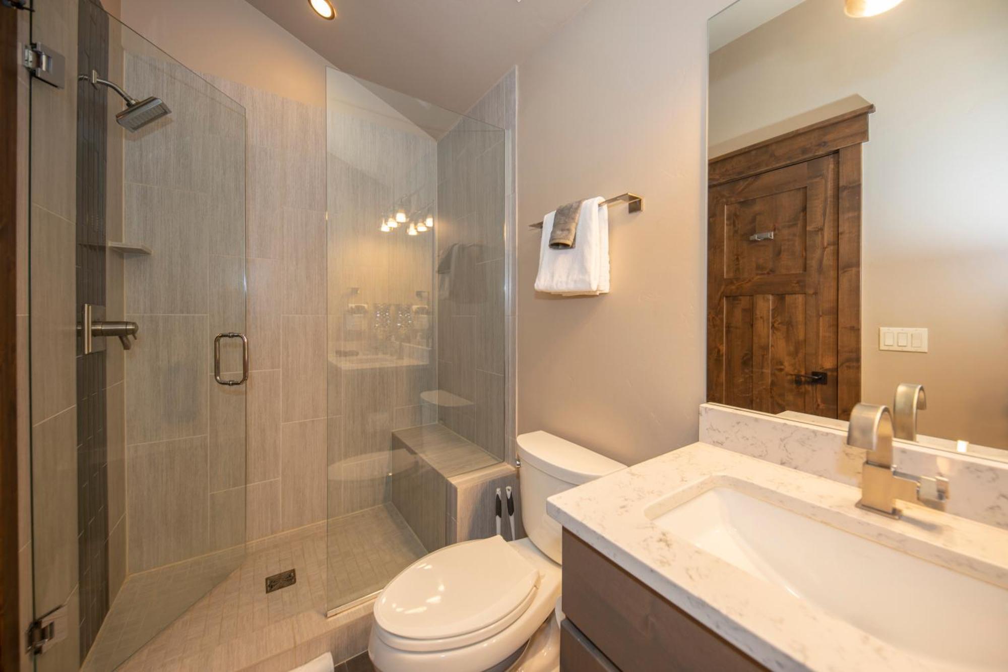 Gorgeous Modern Estate Private Shuttle! Hot Tub, Hiking Trail To Town, Fire Pit, Even A Sonic Ice Maker!! Breckenridge