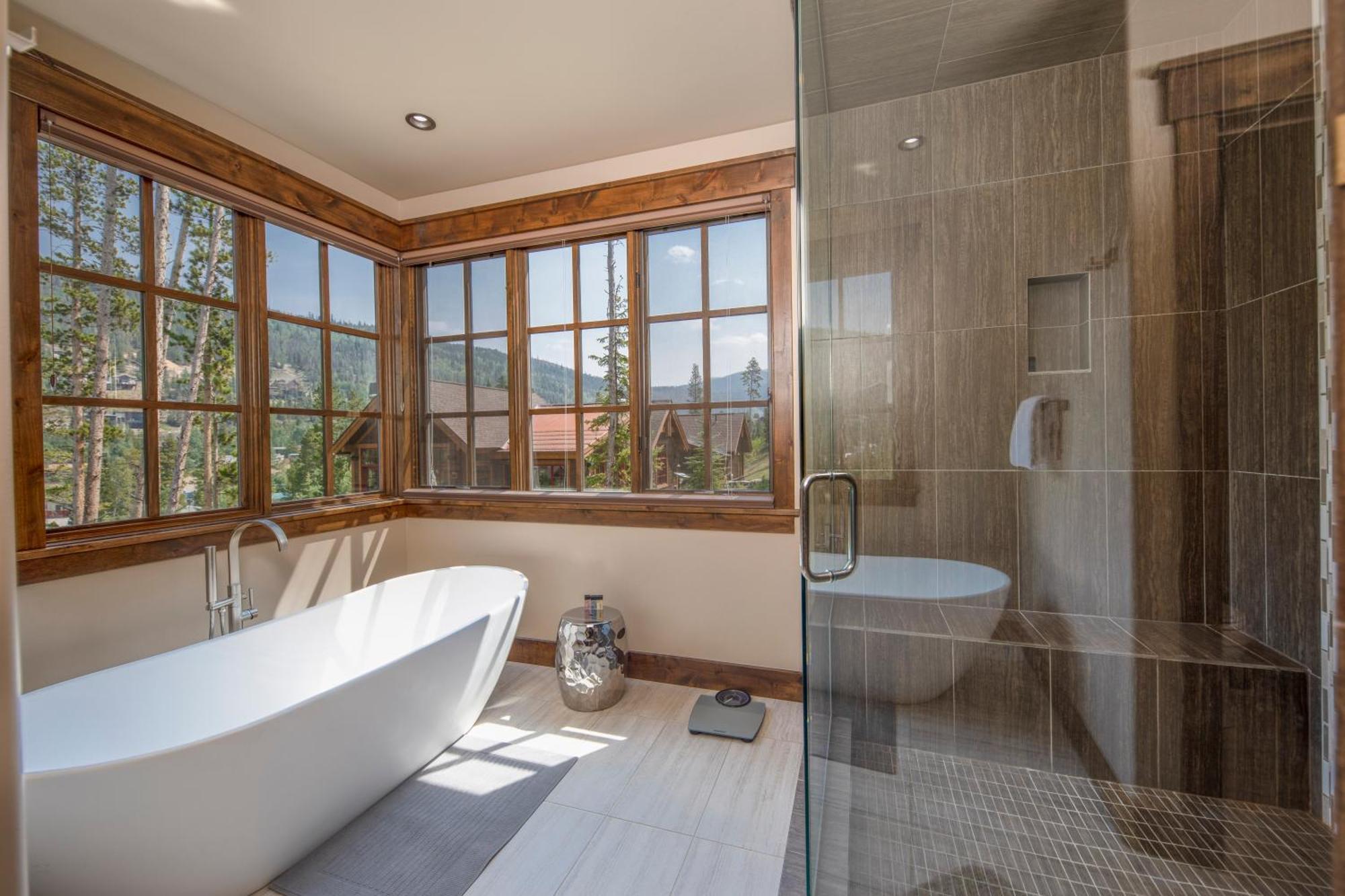 Gorgeous Modern Estate Private Shuttle! Hot Tub, Hiking Trail To Town, Fire Pit, Even A Sonic Ice Maker!!