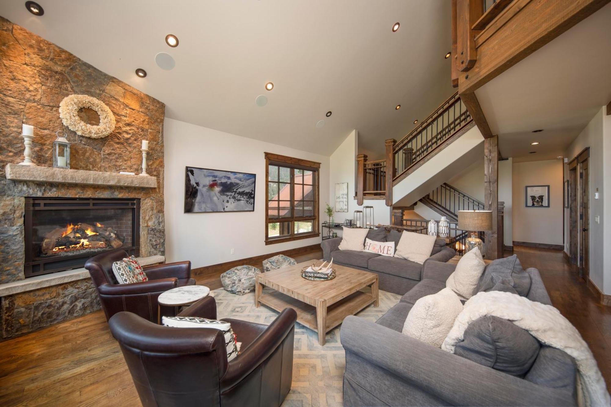 Gorgeous Modern Estate Private Shuttle! Hot Tub, Hiking Trail To Town, Fire Pit, Even A Sonic Ice Maker!! *