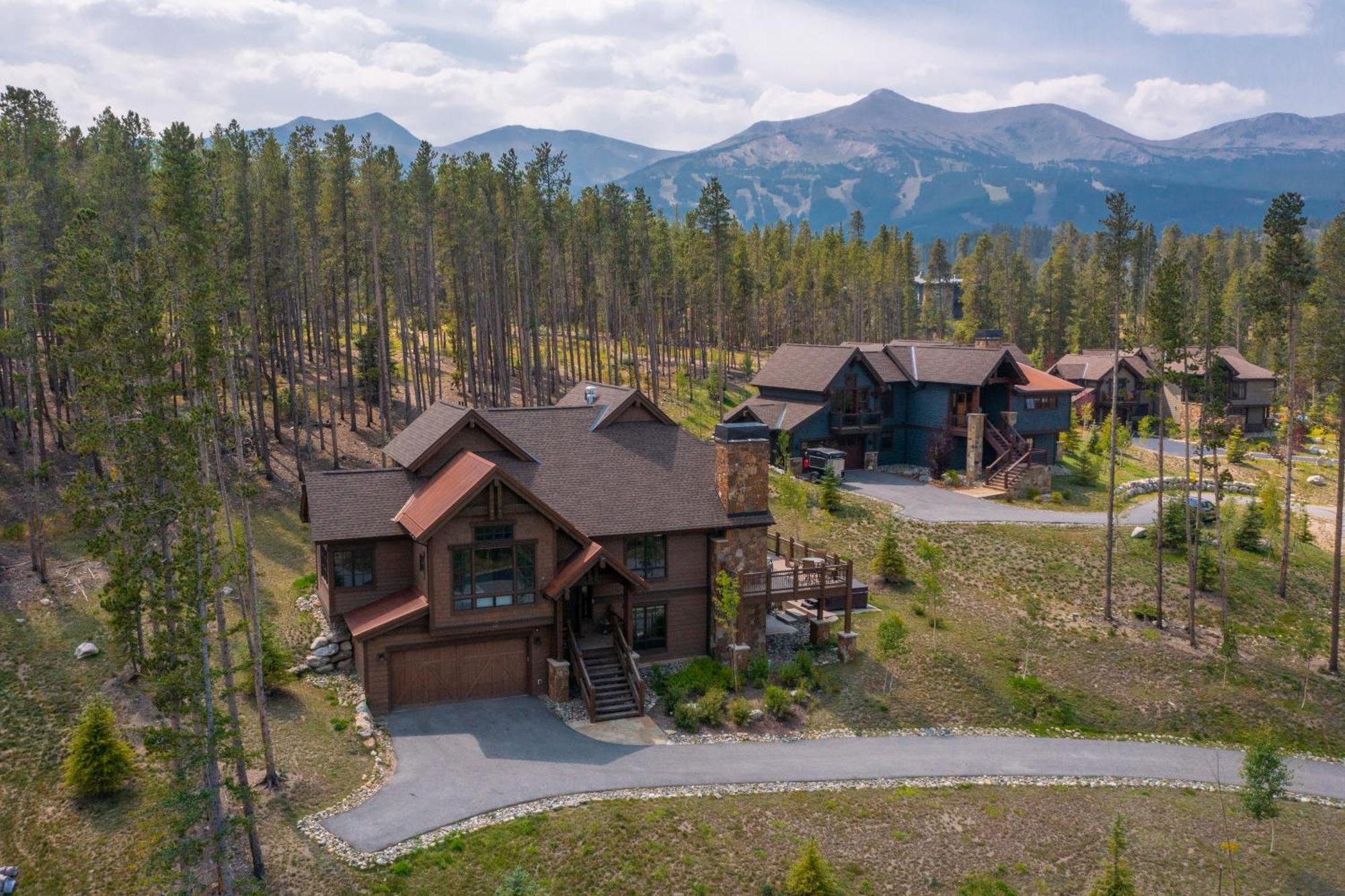 Gorgeous Modern Estate Private Shuttle! Hot Tub, Hiking Trail To Town, Fire Pit, Even A Sonic Ice Maker!! Casa de férias