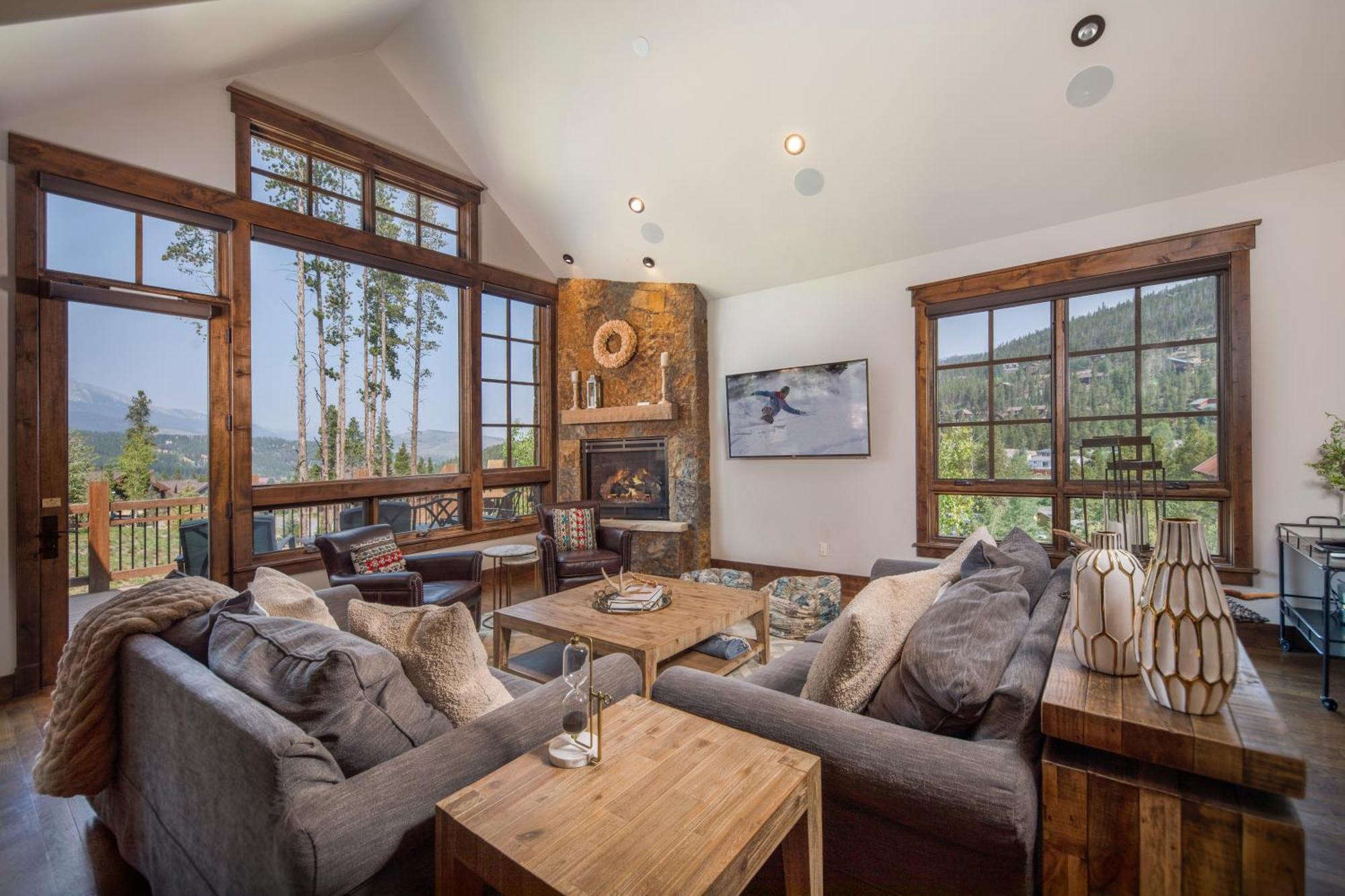 Gorgeous Modern Estate Private Shuttle! Hot Tub, Hiking Trail To Town, Fire Pit, Even A Sonic Ice Maker!! Casa de férias *